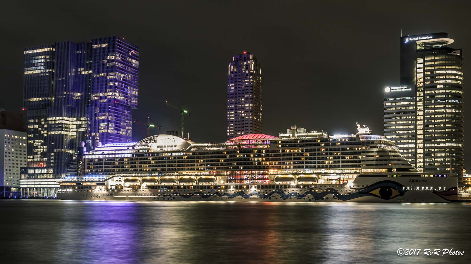 Canon EOS 50D sample photo. Rotterdam @night cruiseschip aidaprima  photography