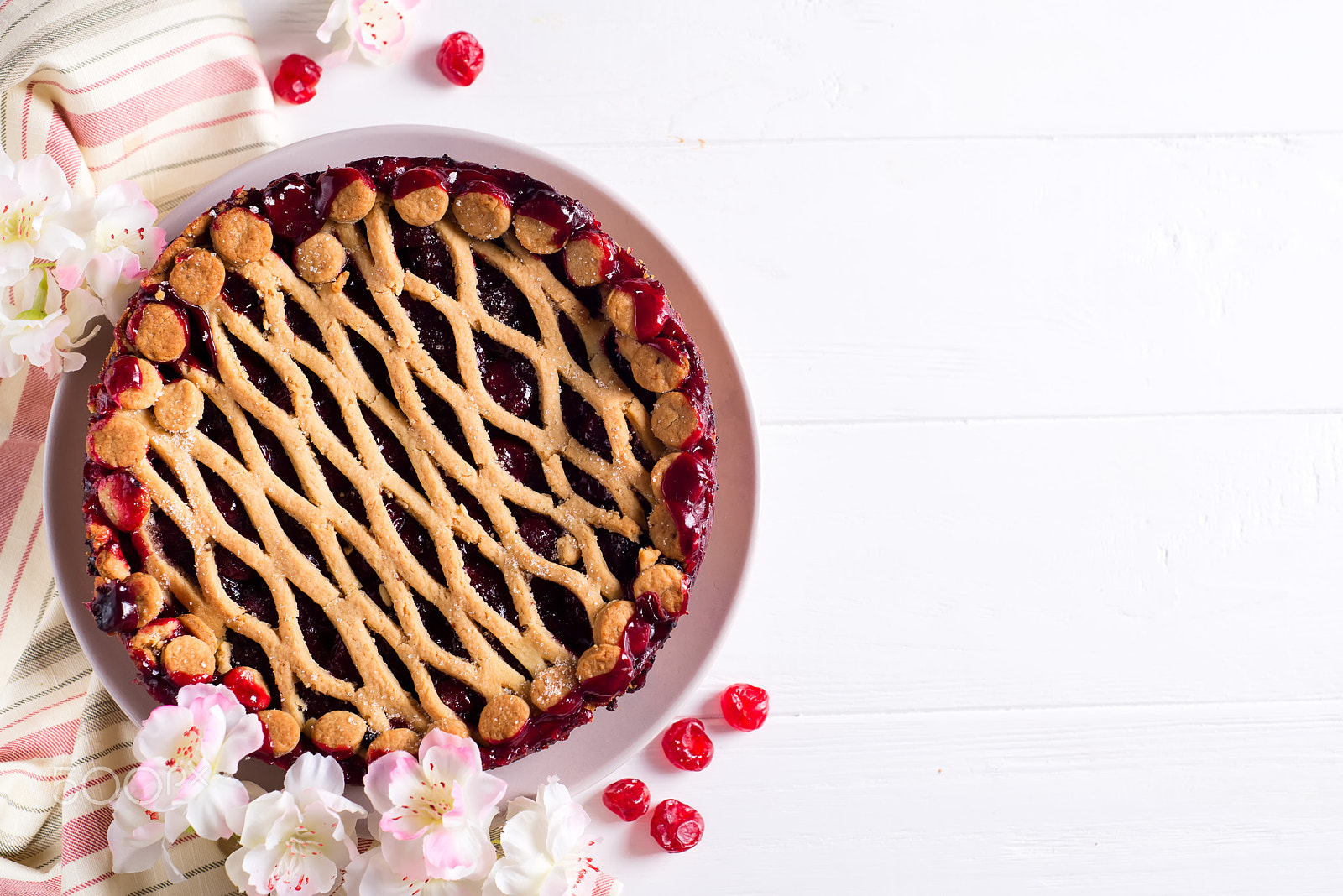 Nikon D610 + AF Nikkor 50mm f/1.8 sample photo. Homemade cherry pie photography