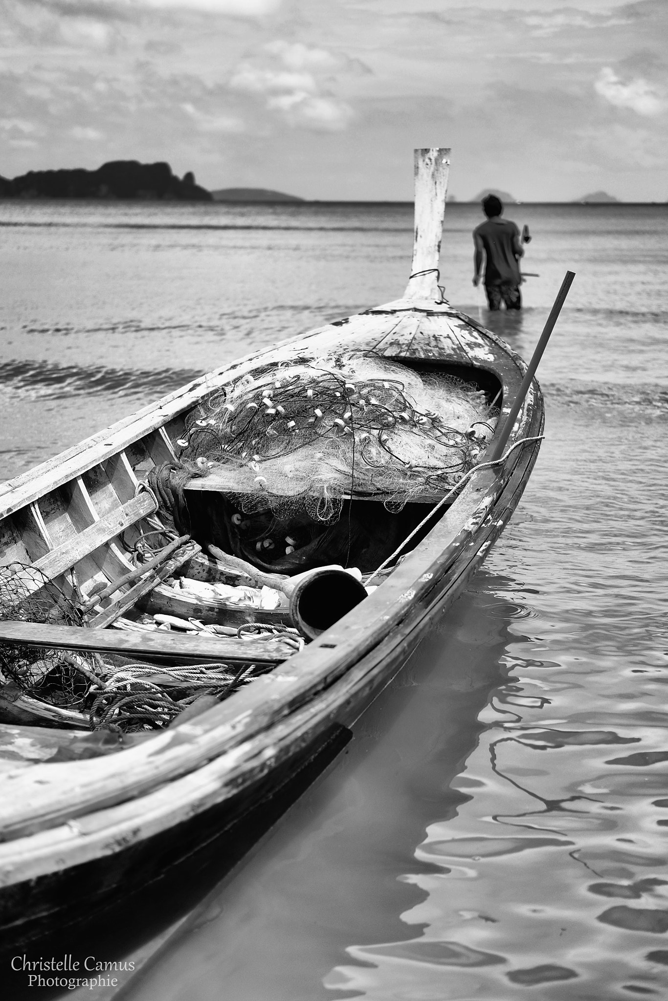 Fujifilm X-E2S + Fujifilm XF 35mm F2 R WR sample photo. The fisherman and his boat photography
