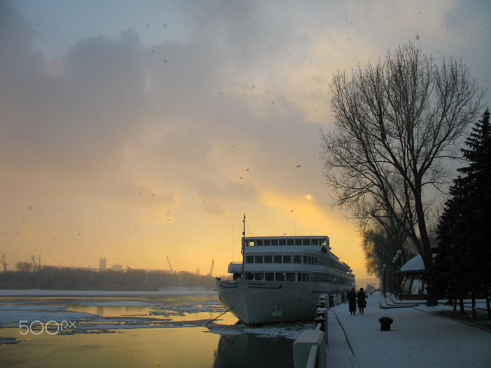 Canon POWERSHOT A620 sample photo. Snowfall at sunset. photography