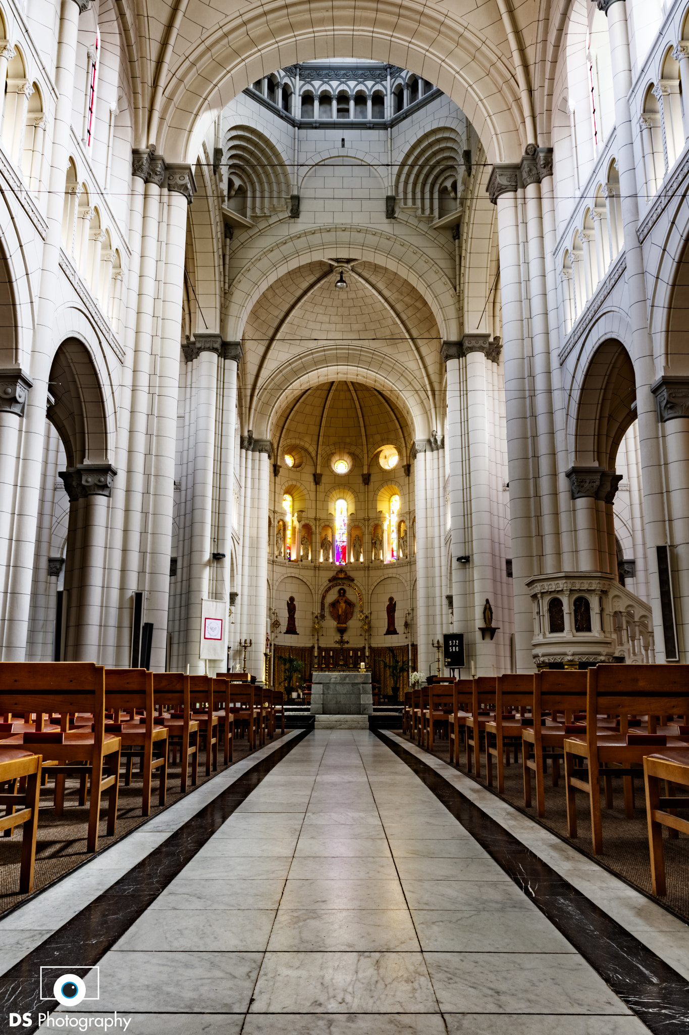 Canon EOS 760D (EOS Rebel T6s / EOS 8000D) sample photo. Inside the heilig-hartkerk photography