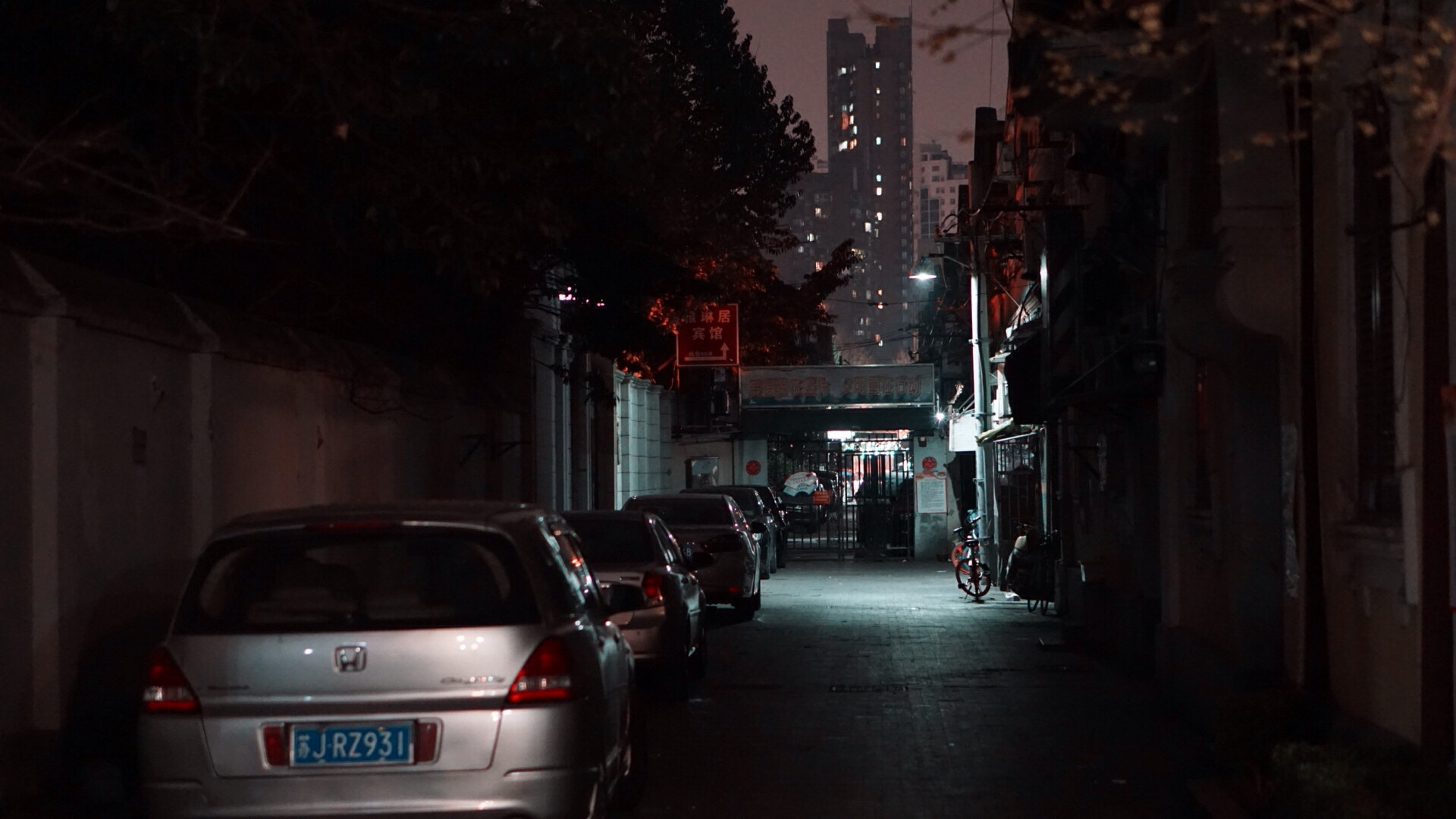 Sony E 50mm F1.8 OSS sample photo. Shanghai temperature is 18 degrees, yesterday evening walk comfortable photography