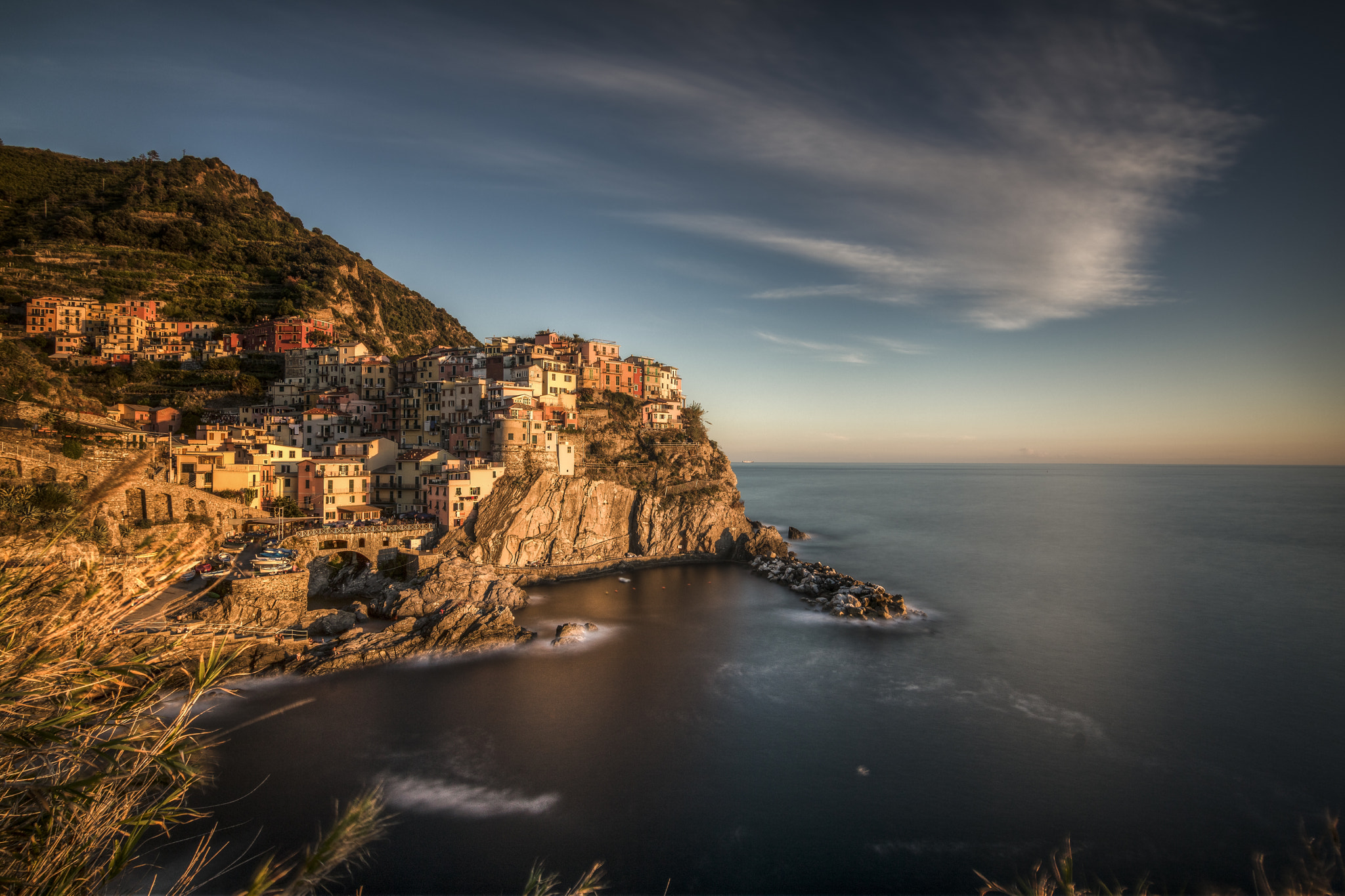 Canon EOS 750D (EOS Rebel T6i / EOS Kiss X8i) sample photo. Last light in manarola photography