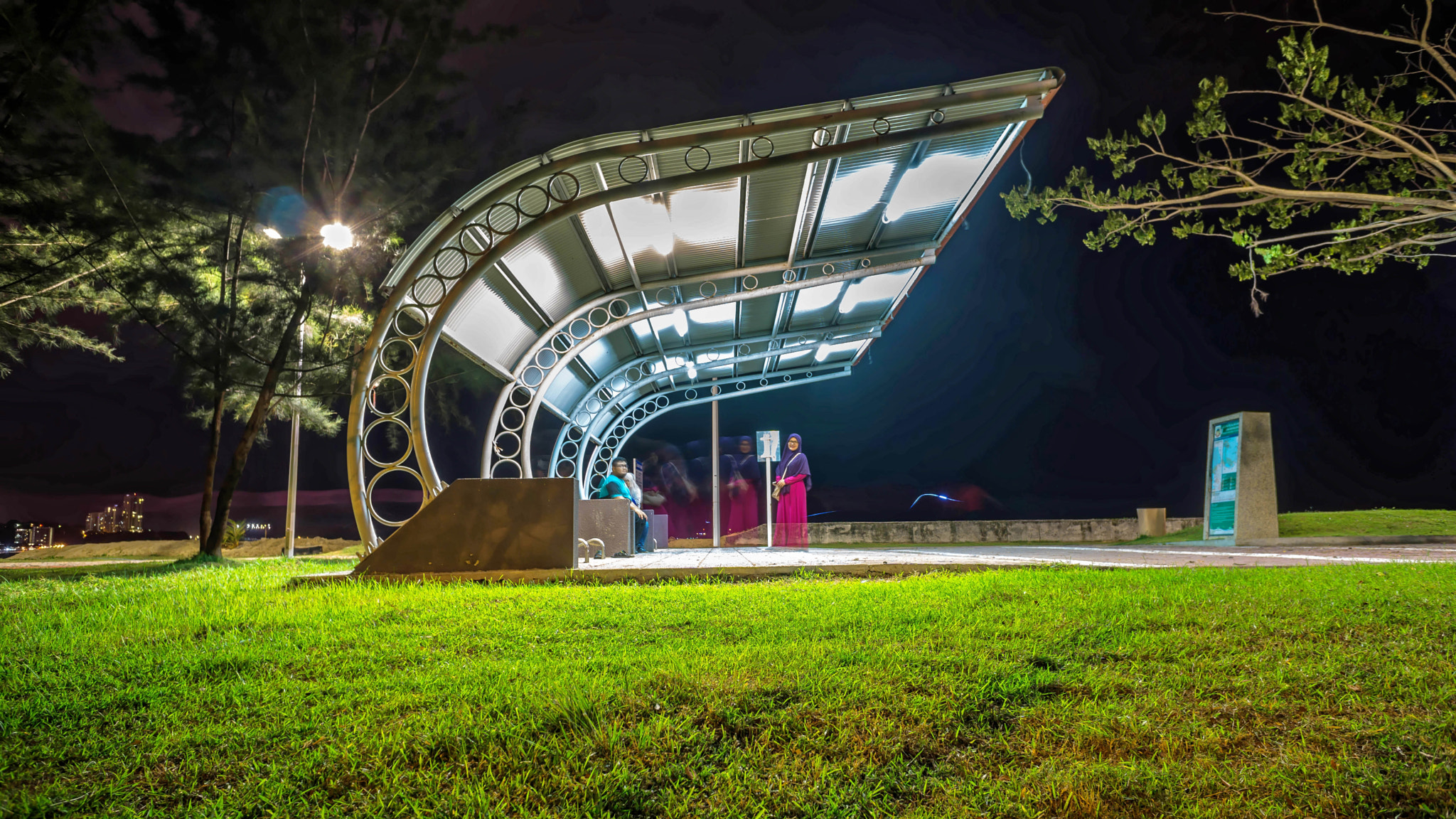Sony a6000 + Sony E 16mm F2.8 sample photo. Night at the park photography