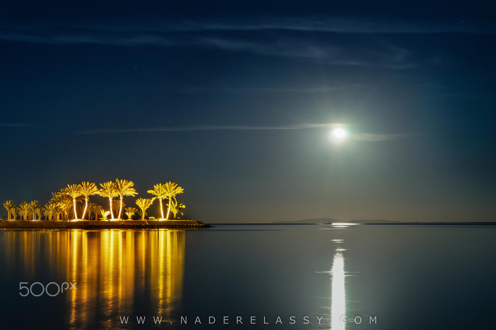Sony a7 + Sony Vario Tessar T* FE 24-70mm F4 ZA OSS sample photo. Relaxing night scene photography