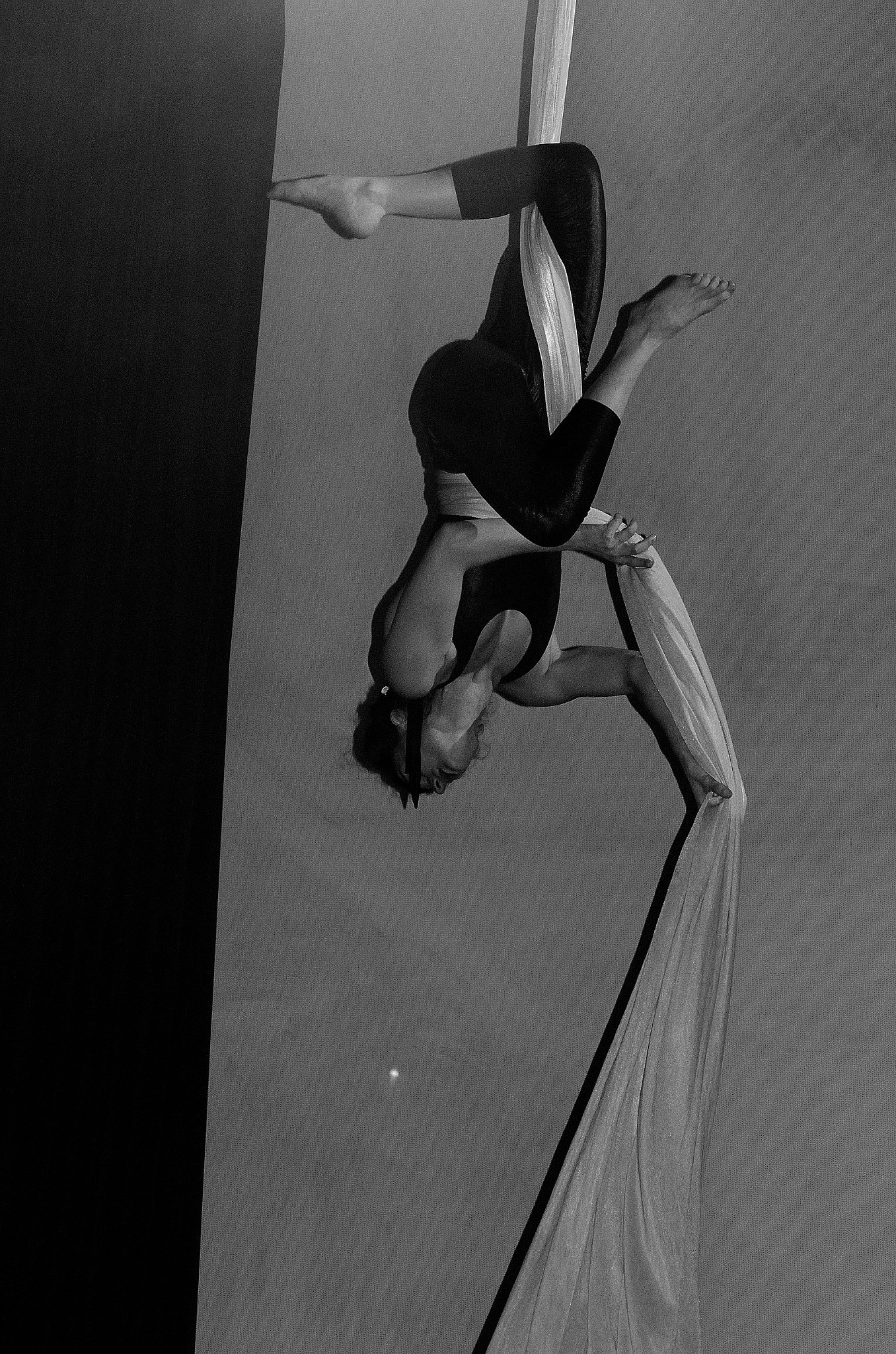 Nikon D7000 + AF Nikkor 70-210mm f/4-5.6 sample photo. Acrobatic with fabric photography