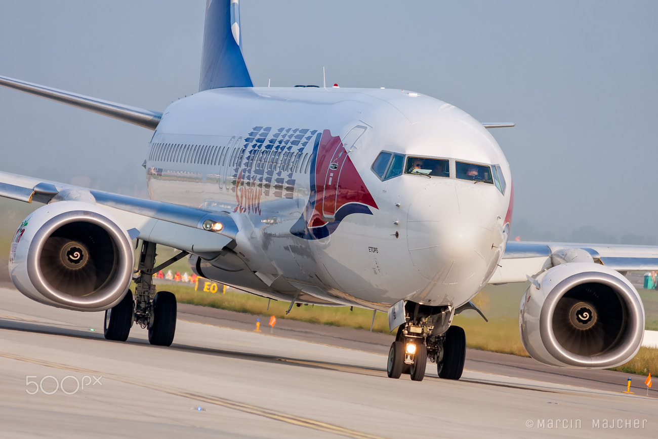 Canon EF-S 55-250mm F4-5.6 IS sample photo. Travel service's boeing b737 on a spring morning photography