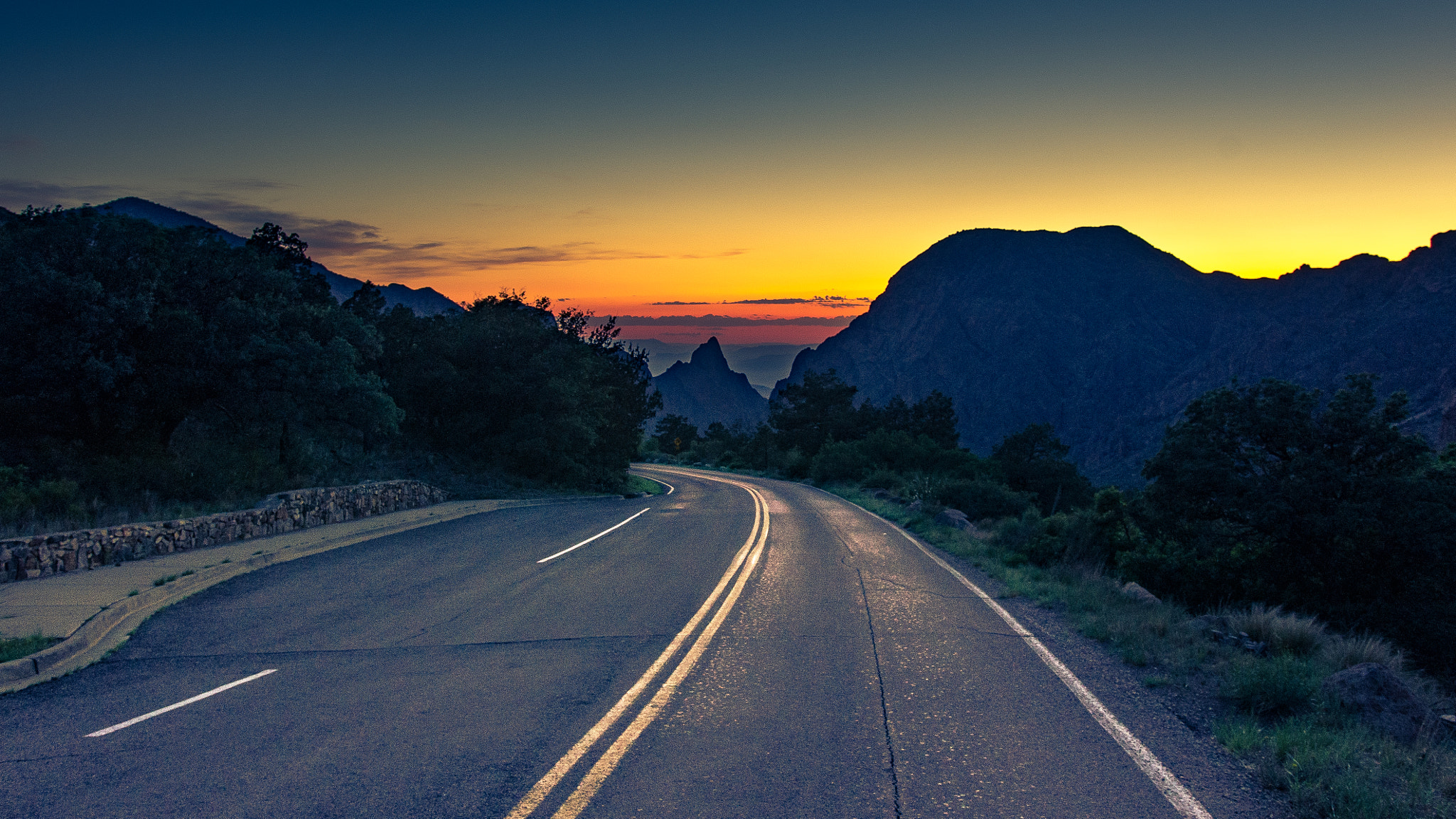 Pentax K-r + Sigma 18-35mm F1.8 DC HSM Art sample photo. A road to mexico photography