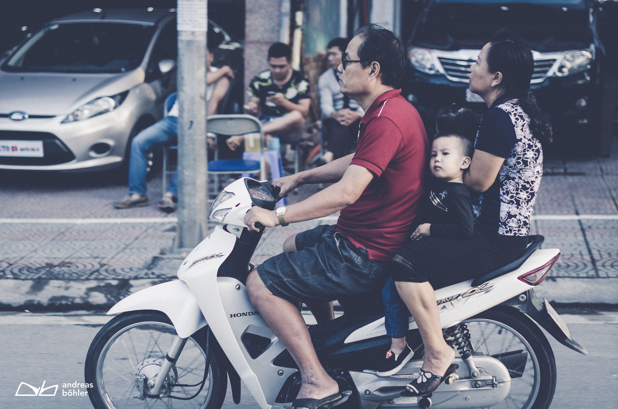 Nikon D5100 + Nikon AF-S Nikkor 50mm F1.4G sample photo. Hanoi family trip photography