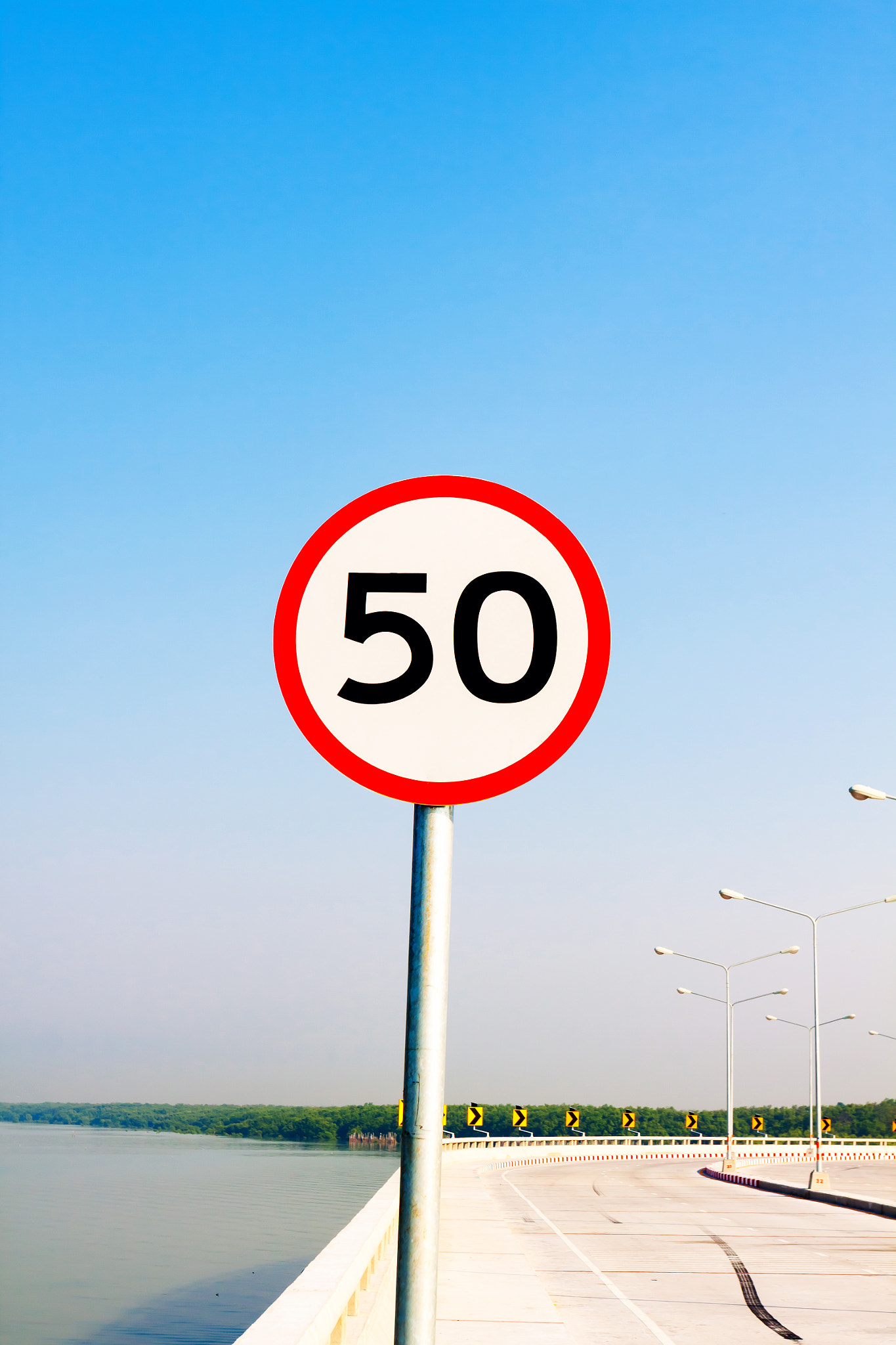 Canon EOS 50D + Canon EF 17-40mm F4L USM sample photo. General traffic sign symbol and traffic signal photography