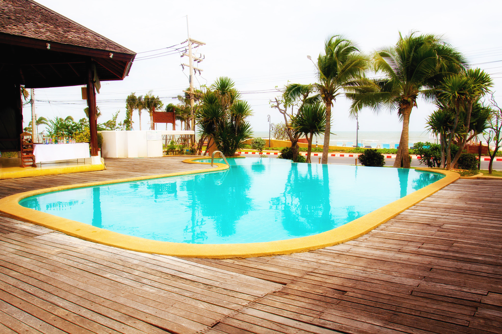 Canon EOS 50D + Canon EF 17-40mm F4L USM sample photo. Outdoor swimming pool photography