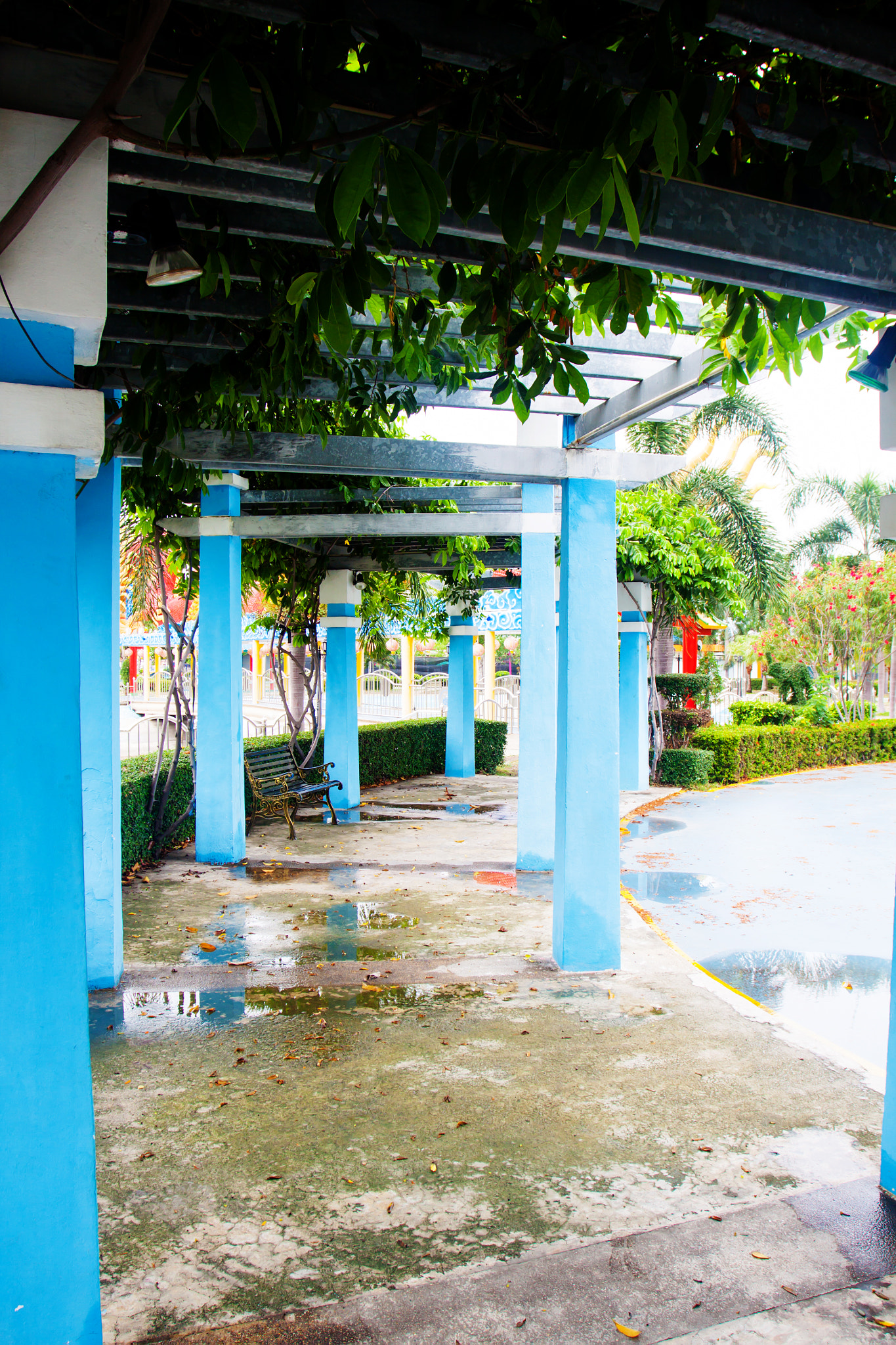 Canon EOS 50D + Canon EF 17-40mm F4L USM sample photo. Pillar building inside garden view photography