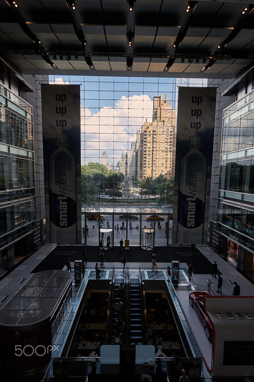 Canon EF-S 10-22mm F3.5-4.5 USM sample photo. Shopping at lincoln... photography