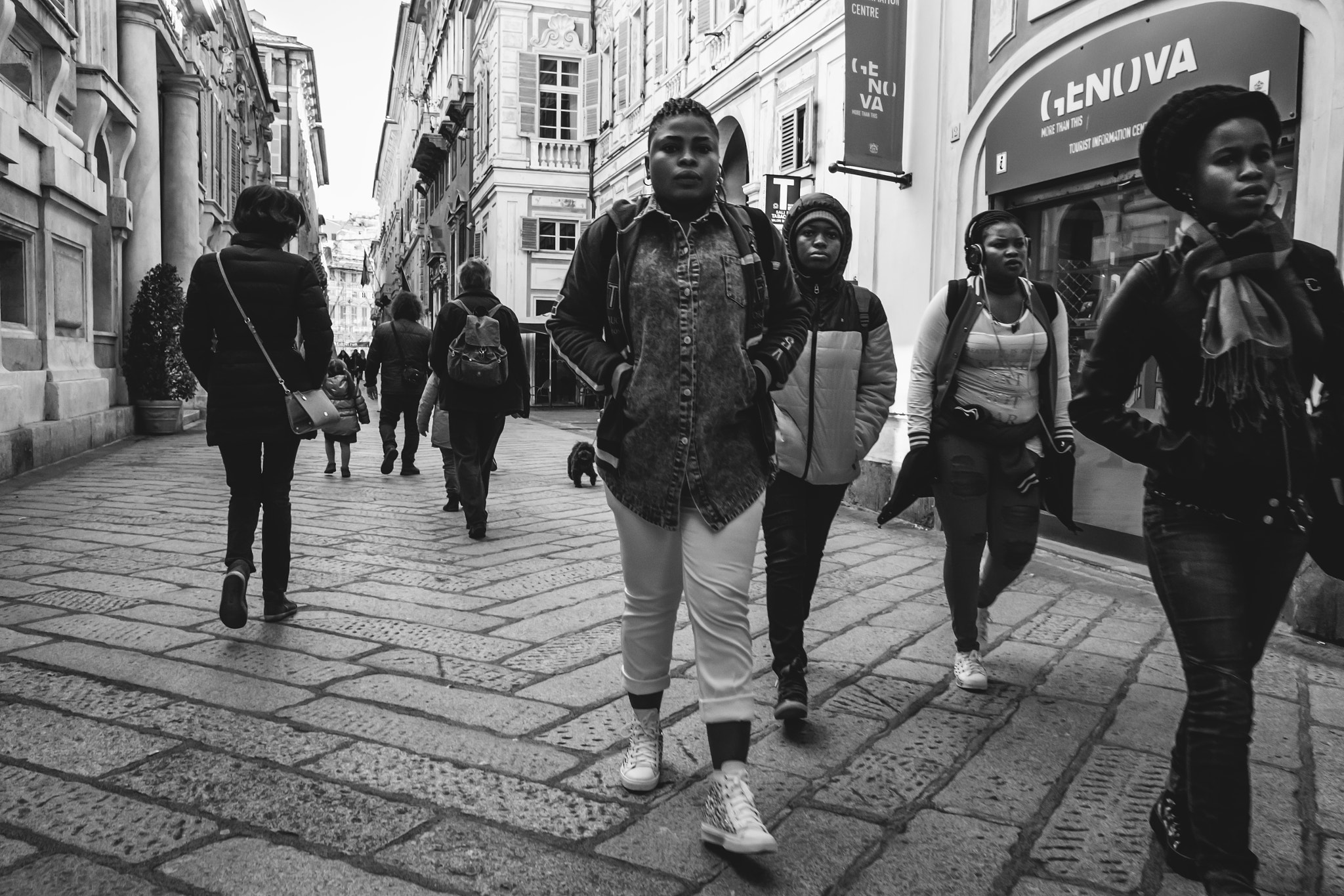Fujifilm X70 sample photo. Ragazze di genova photography