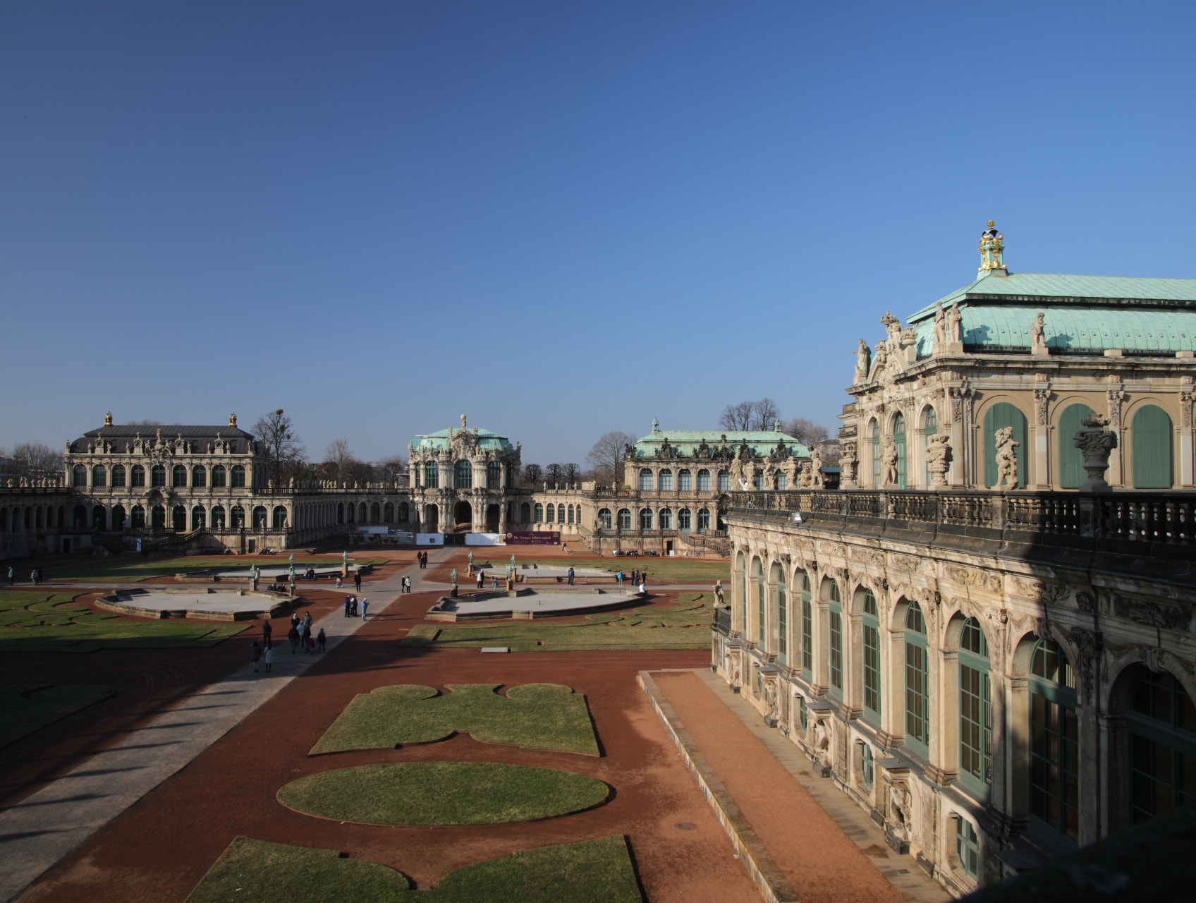 Canon EOS 5D Mark IV + Sigma 24-105mm f/4 DG OS HSM | A sample photo. Dresden on bu travel photography