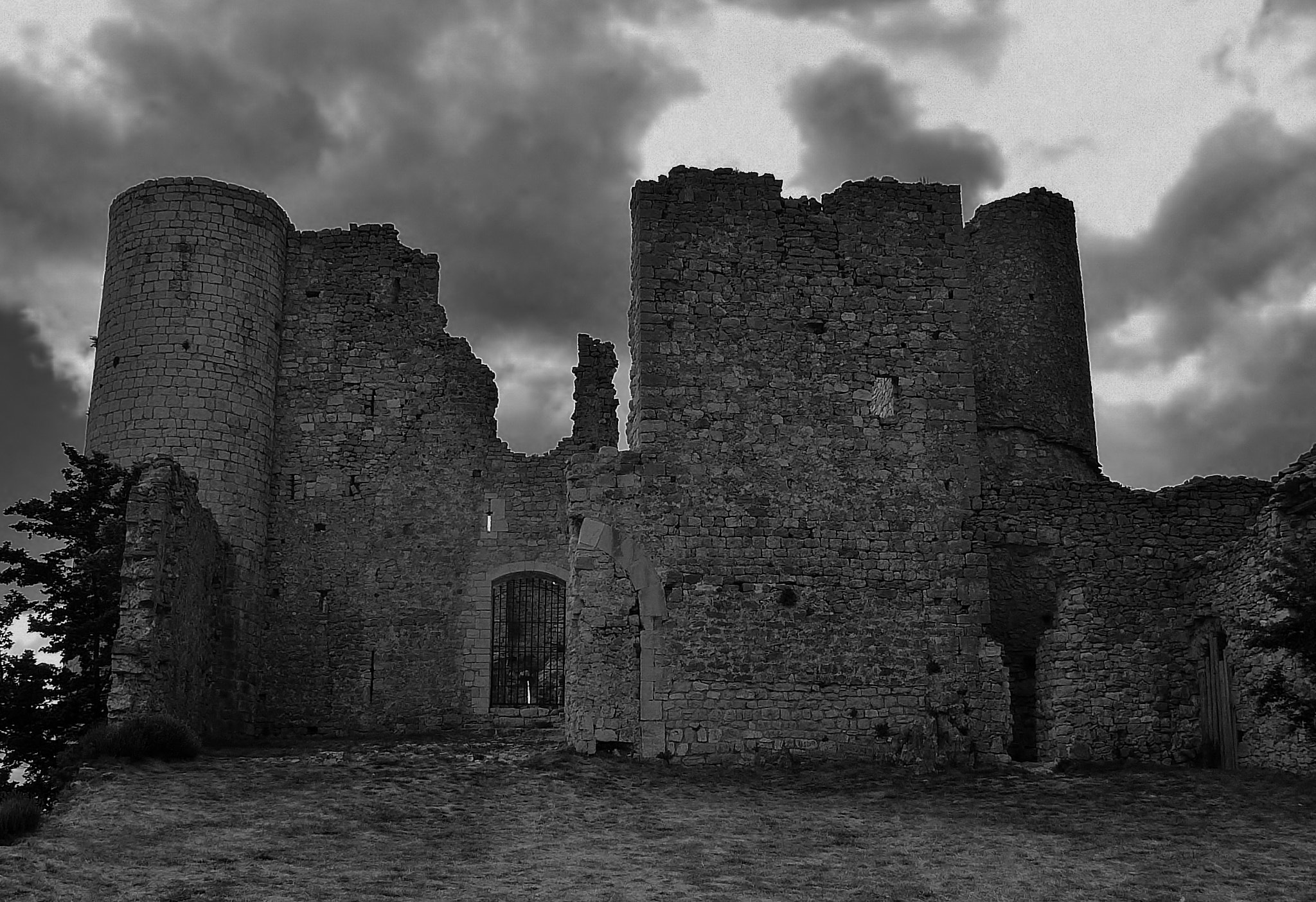 Panasonic DMC-TZ1 sample photo. Castle in ruin photography