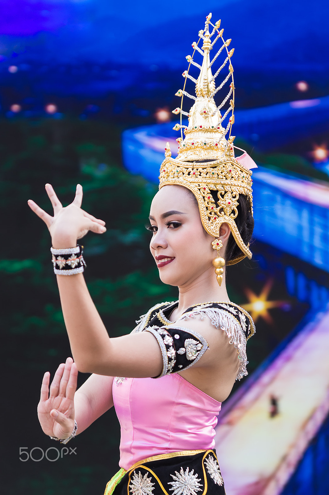 Canon EF 100mm F2.8 Macro USM sample photo. Thai folk dancer photography