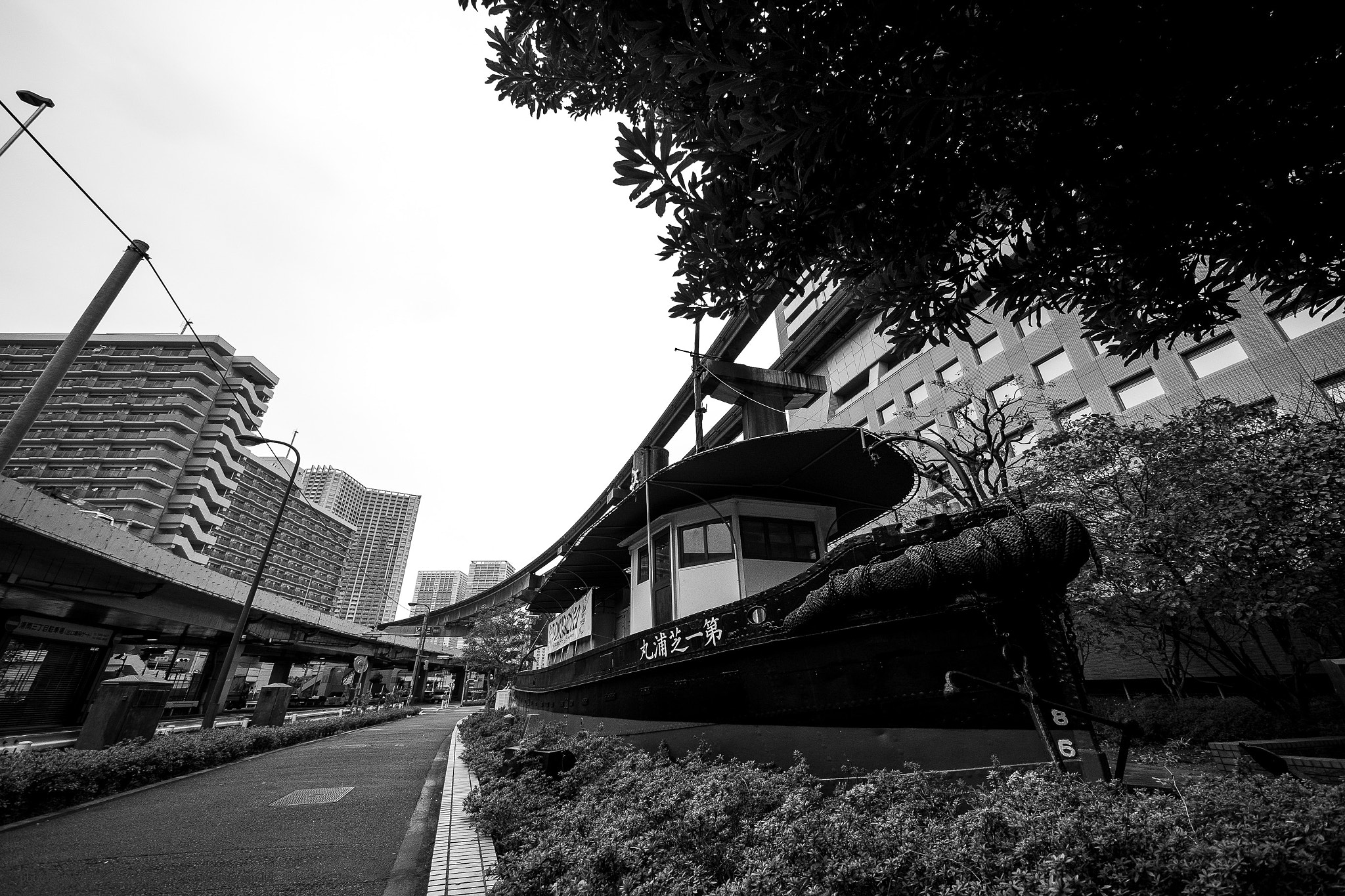 Panasonic DMC-G8 + Panasonic Lumix G Vario 7-14mm F4 ASPH sample photo. Land ship photography