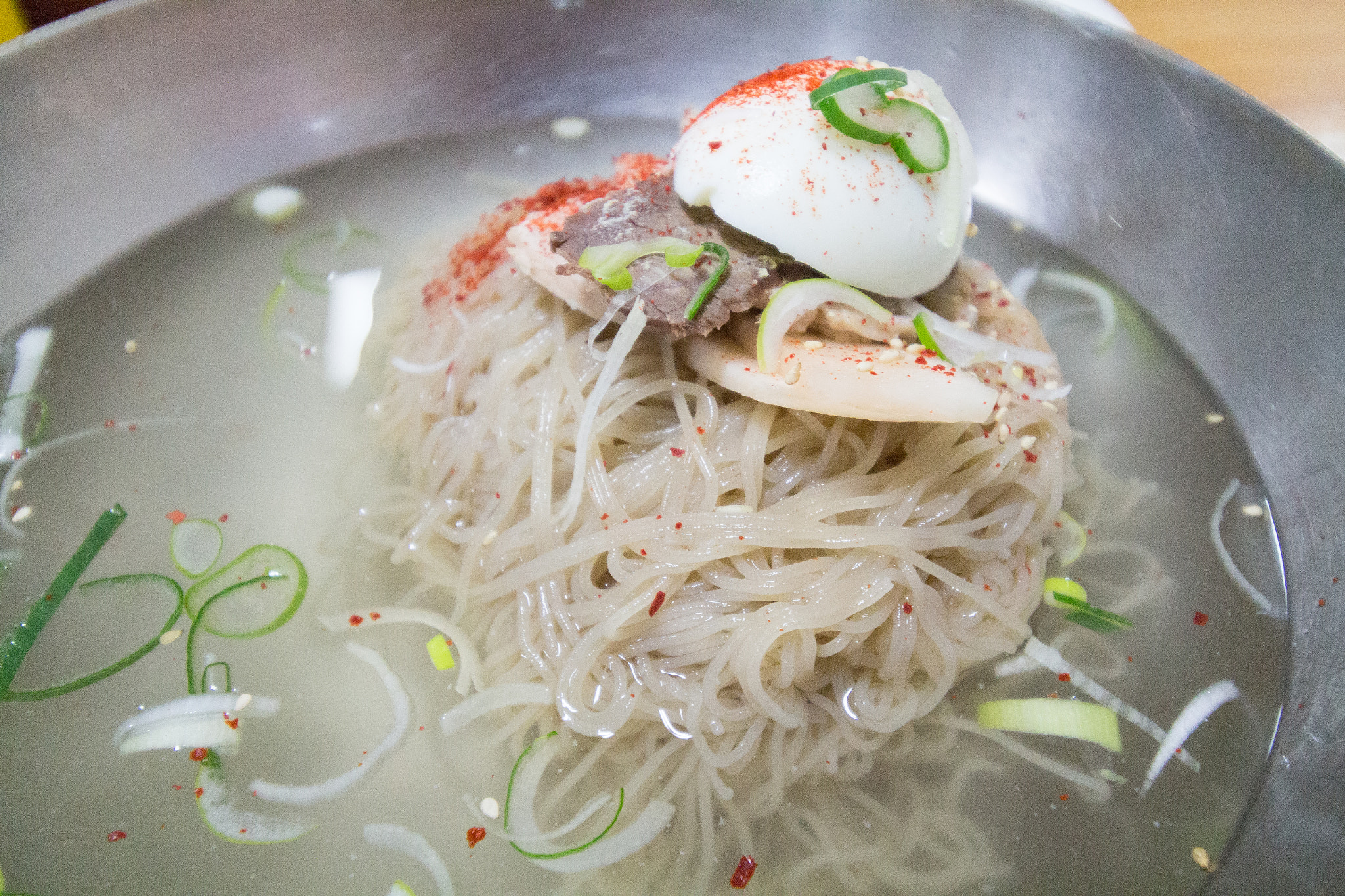 Canon EOS 100D (EOS Rebel SL1 / EOS Kiss X7) + Canon EF-S 10-18mm F4.5–5.6 IS STM sample photo. Cold noodles. photography