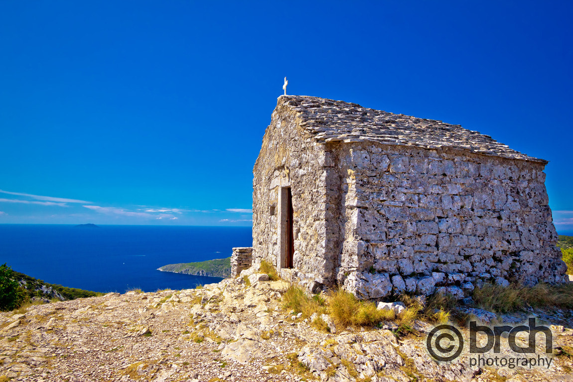Canon EOS 550D (EOS Rebel T2i / EOS Kiss X4) sample photo. Scenic chapel on top of vis island photography