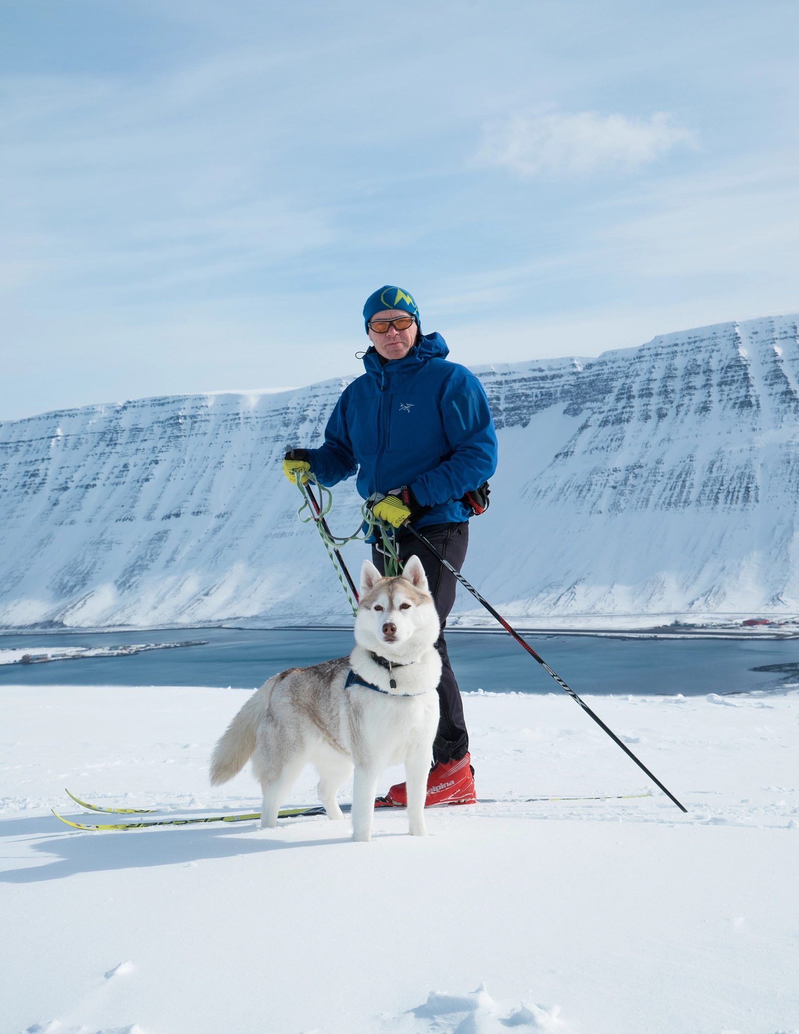 Sony a7S sample photo. Jón ottó and his husky gæfa photography