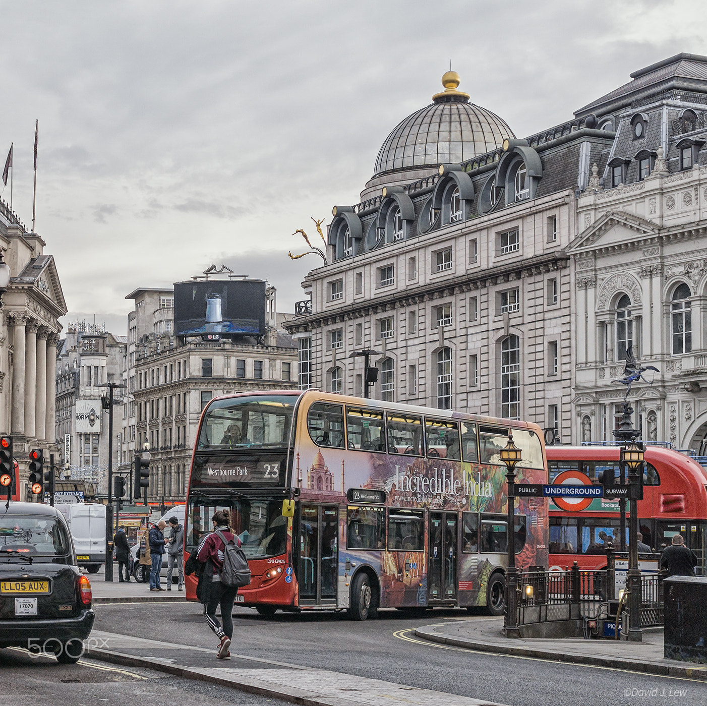 Sigma 30mm F2.8 EX DN sample photo. Picadilly circus photography