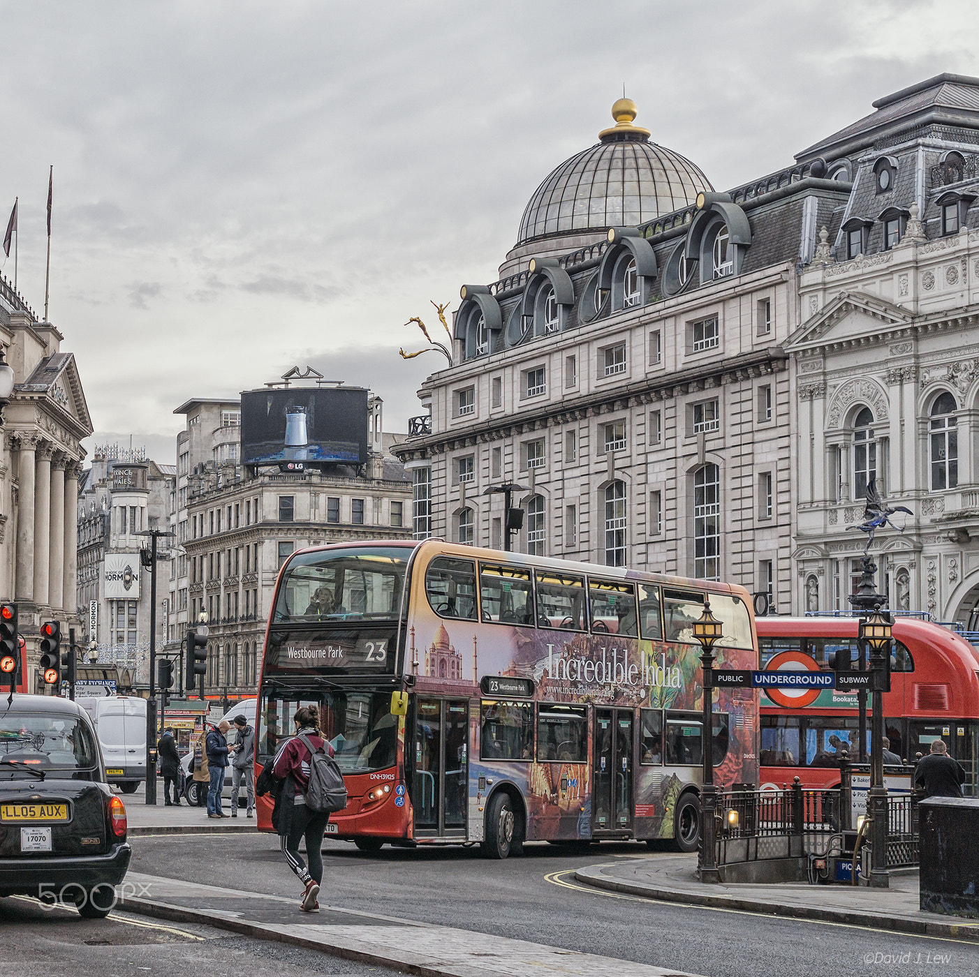 Sony a6000 sample photo. Picadilly circus photography