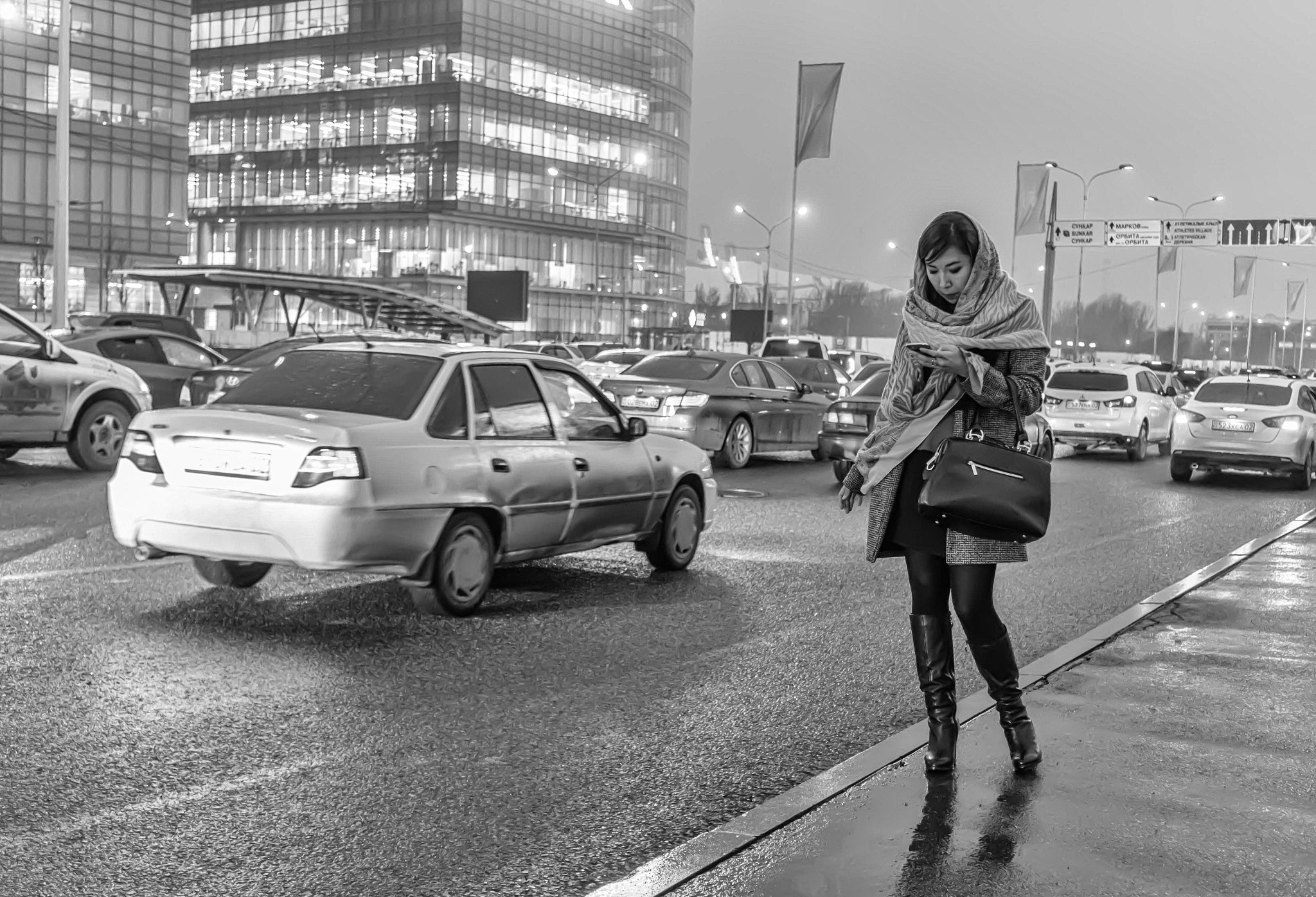 Canon EOS M3 + Canon EF-M 22mm F2 STM sample photo. To catch a taxi photography