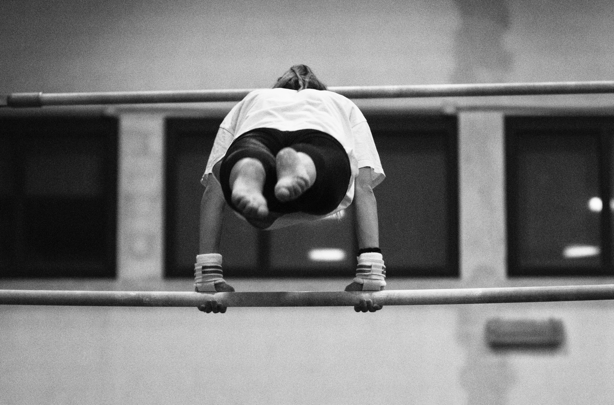AF Zoom-Nikkor 80-200mm f/2.8 ED sample photo. Gym photography