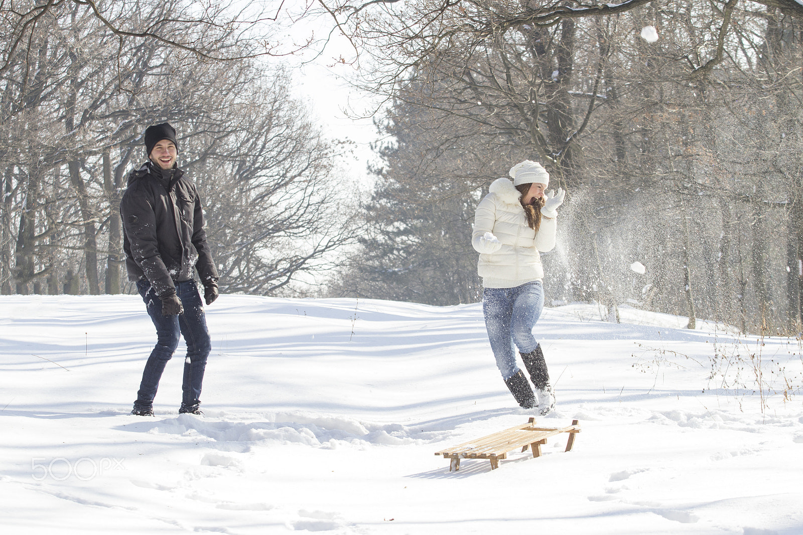 Canon EOS 600D (Rebel EOS T3i / EOS Kiss X5) + Canon EF 70-200mm F4L USM sample photo. Couple on snow photography