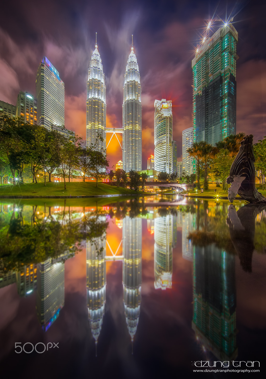 Sony a7R + Voigtlander HELIAR-HYPER WIDE 10mm F5.6 sample photo. Klcc in fire photography