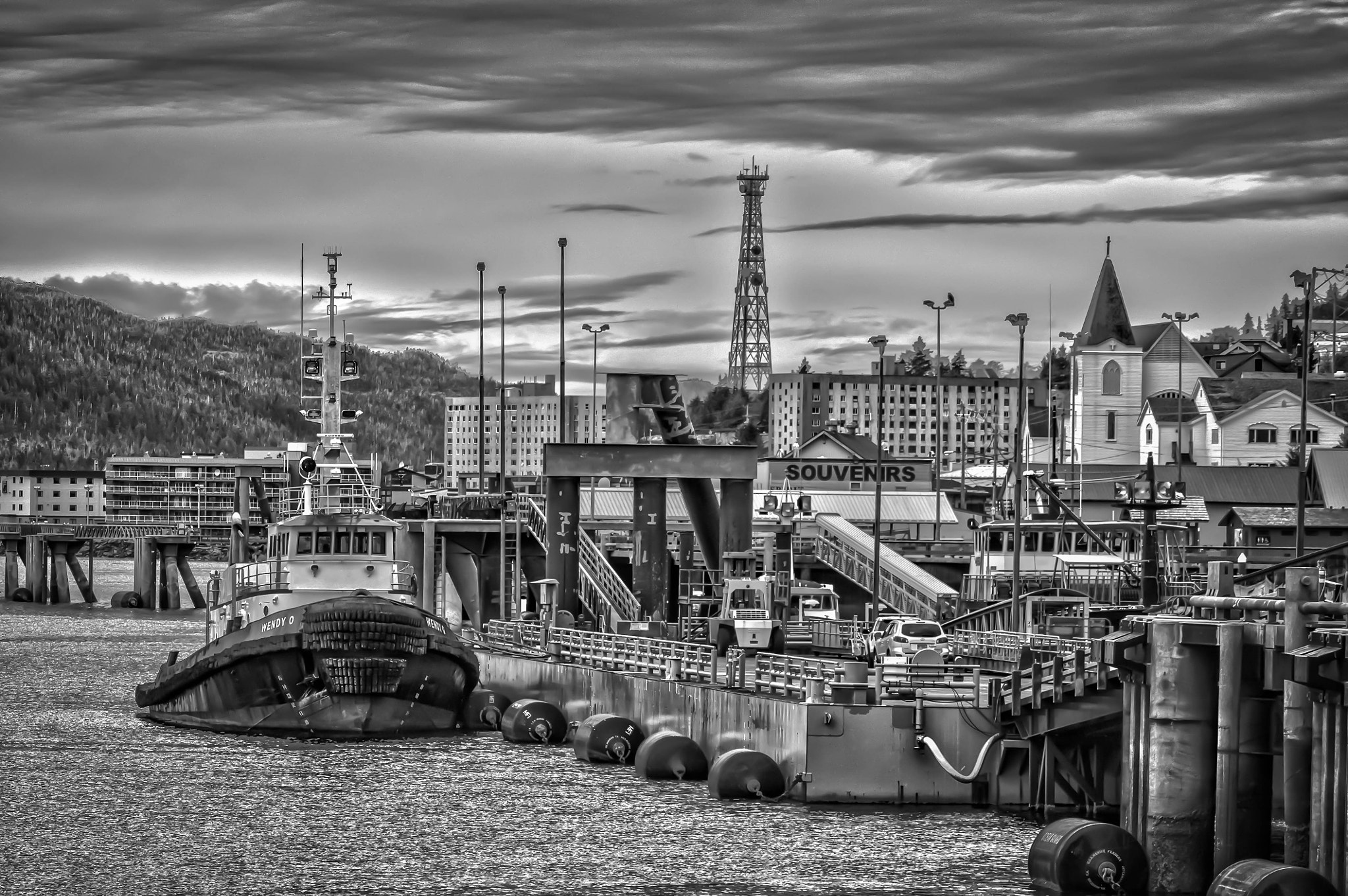 Canon EOS 1100D (EOS Rebel T3 / EOS Kiss X50) sample photo. City float tug *bw1 photography
