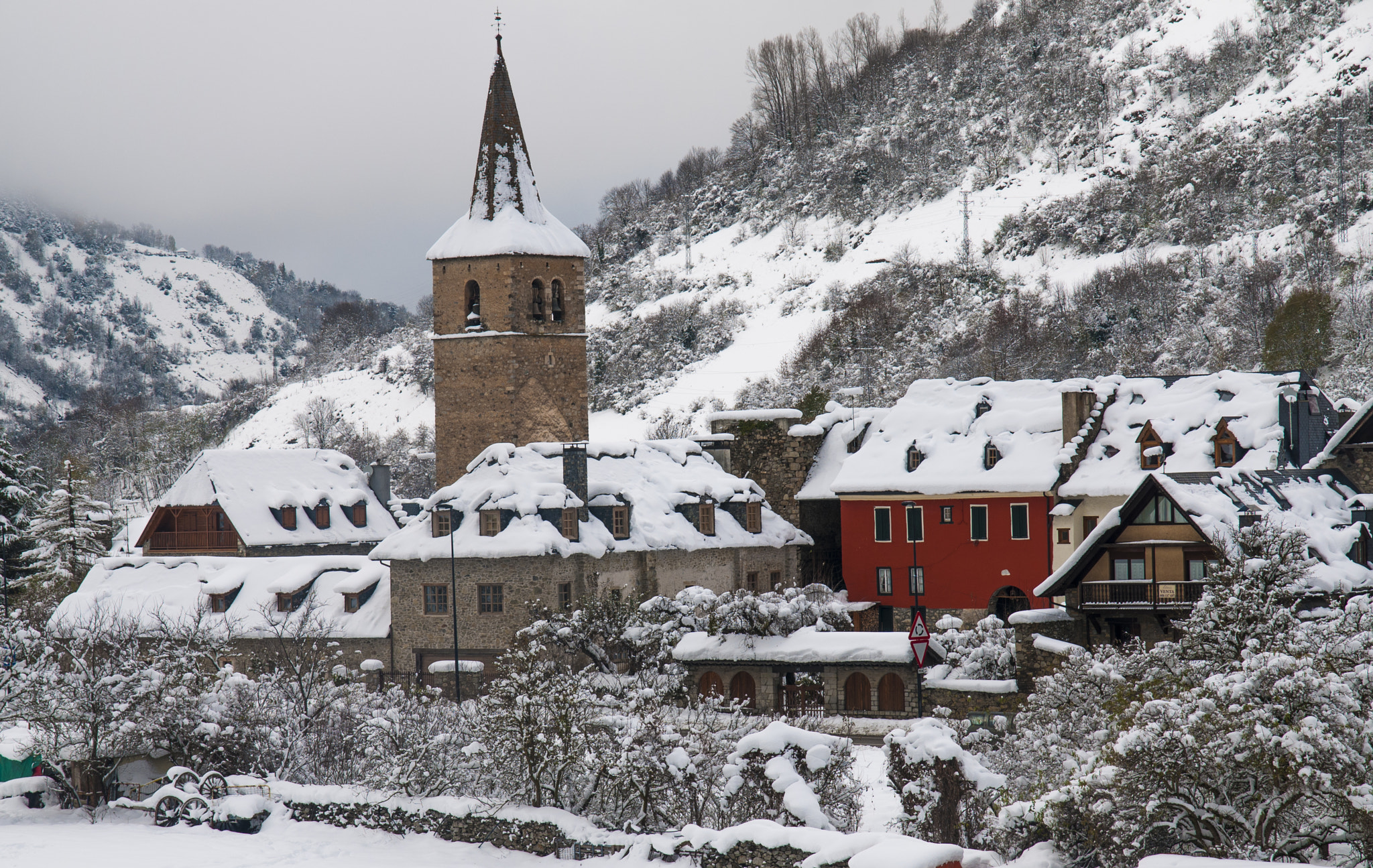 Nikon D300S + Sigma 17-70mm F2.8-4.5 DC Macro Asp. IF sample photo. Betren- val d'aran photography