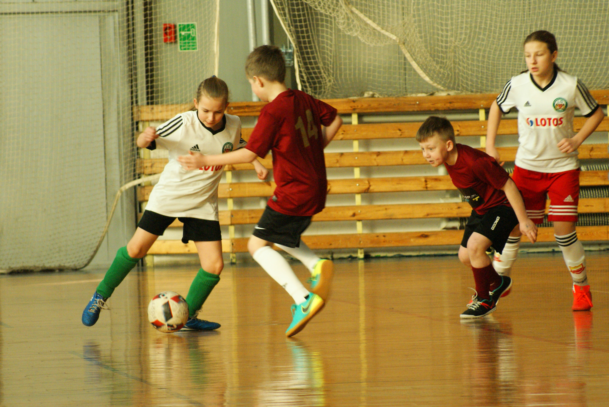 Sony 75-300mm F4.5-5.6 sample photo. Junior football photography