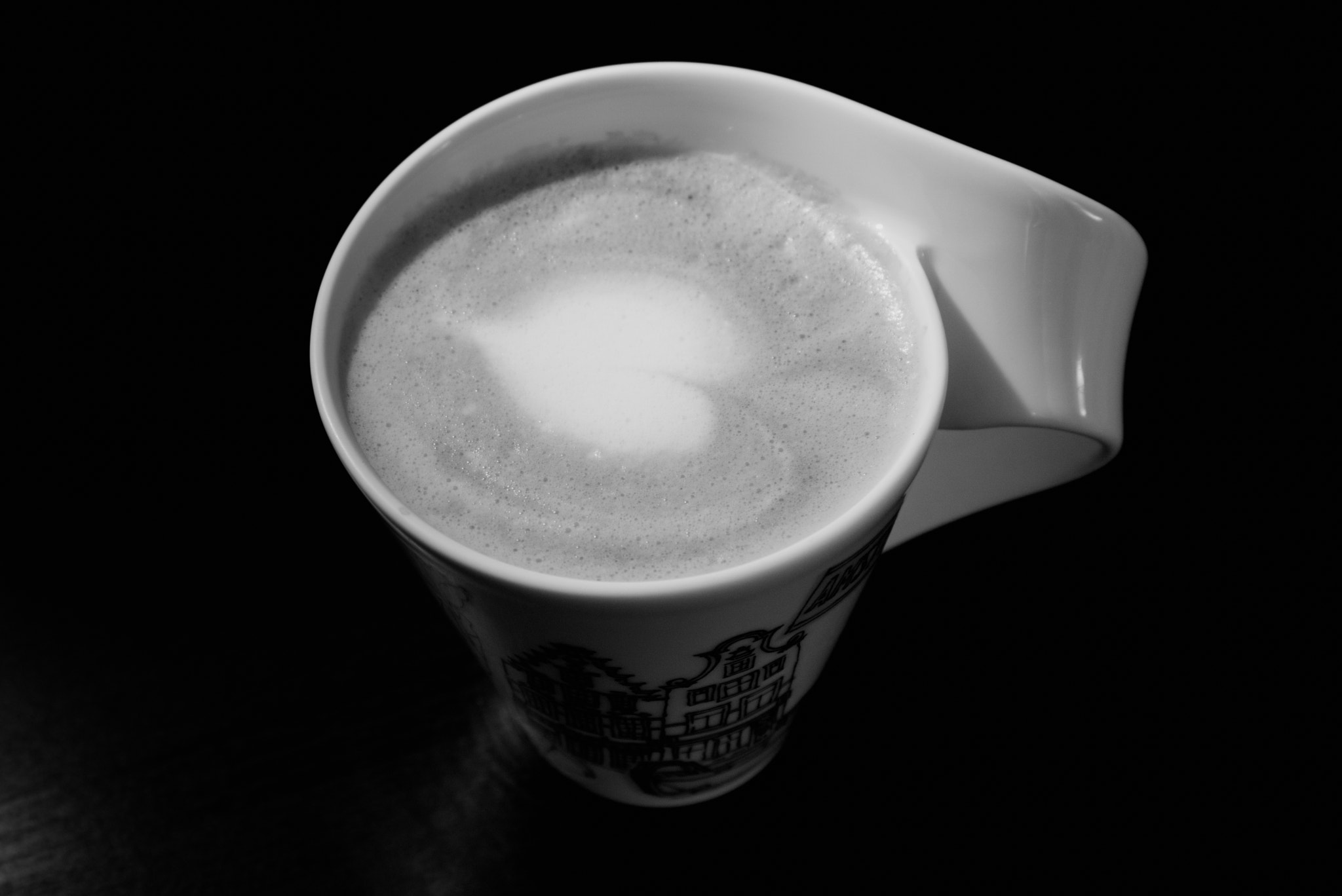 Sony a6000 + Sony Vario-Tessar T* FE 16-35mm F4 ZA OSS sample photo. Coffee art photography