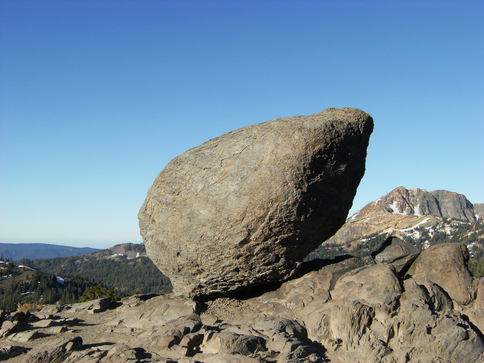 Fujifilm FinePix F480 sample photo. Balanced rock photography