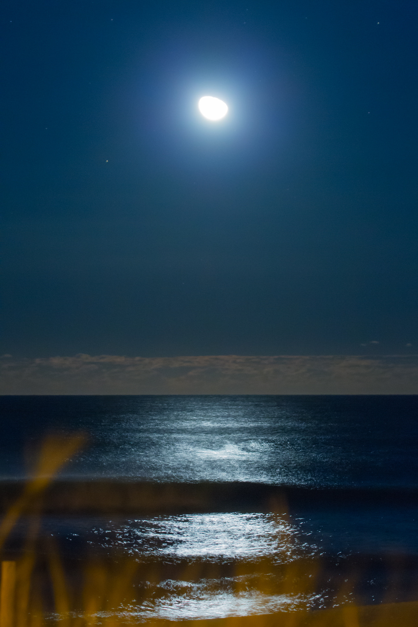 Canon EOS-1D Mark IV sample photo. Moonrise of the atlantic photography