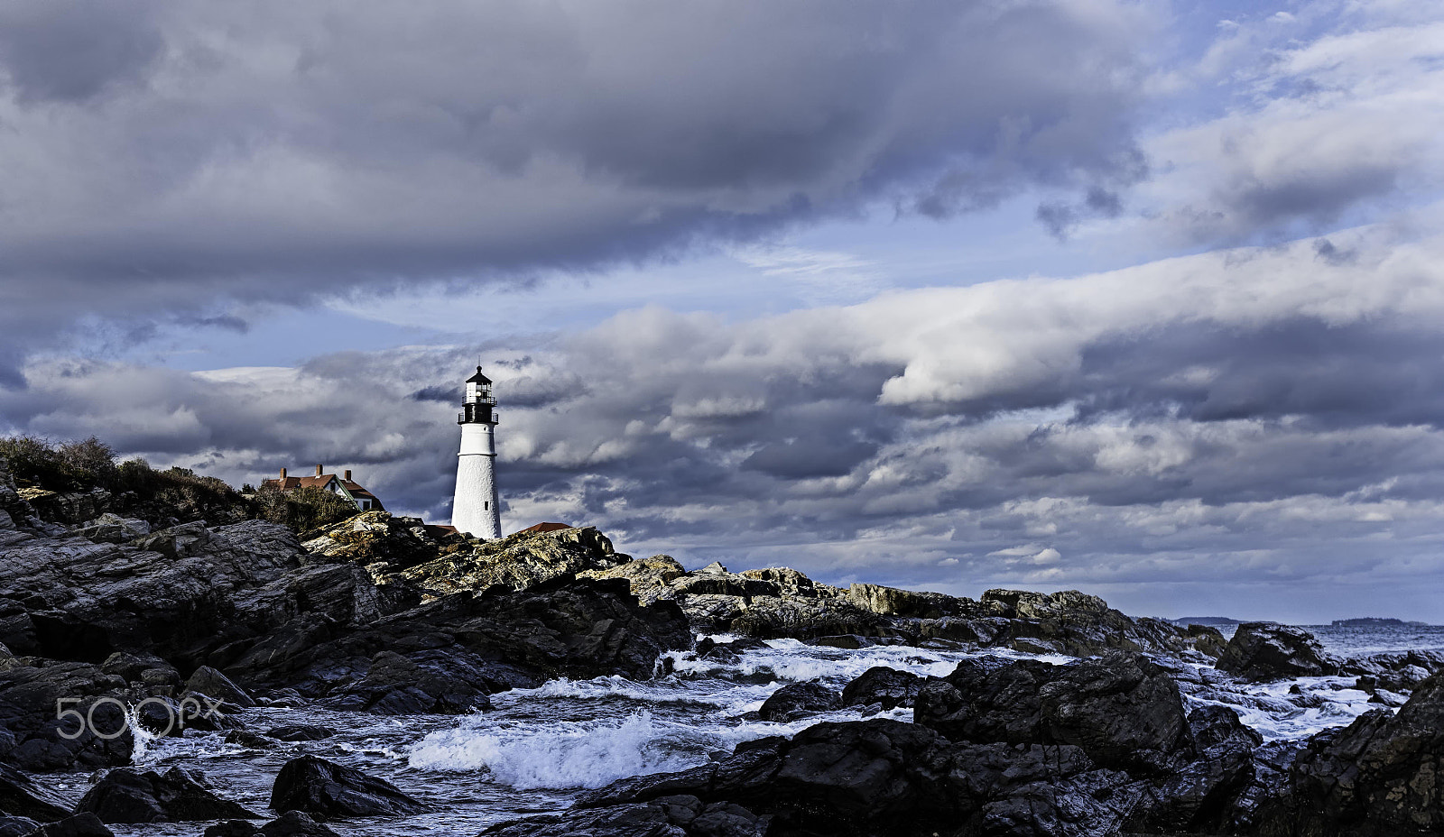 Nikon AF-S Nikkor 17-35mm F2.8D ED-IF sample photo. The watchful tower photography