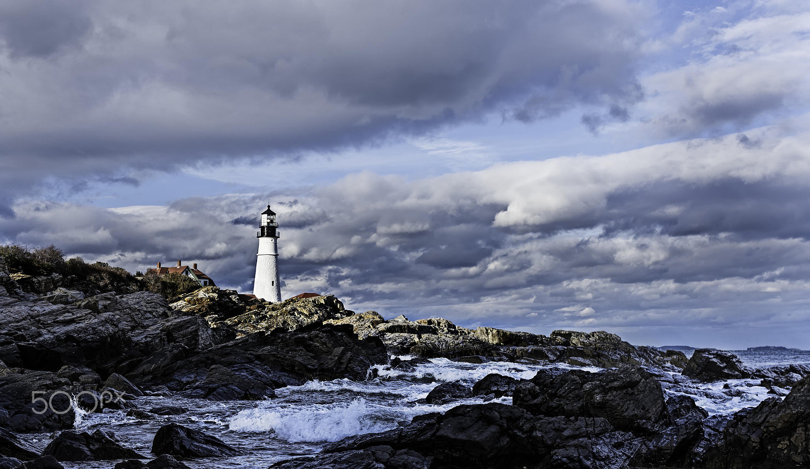 Nikon D810 + Nikon AF-S Nikkor 17-35mm F2.8D ED-IF sample photo. The watchful tower photography