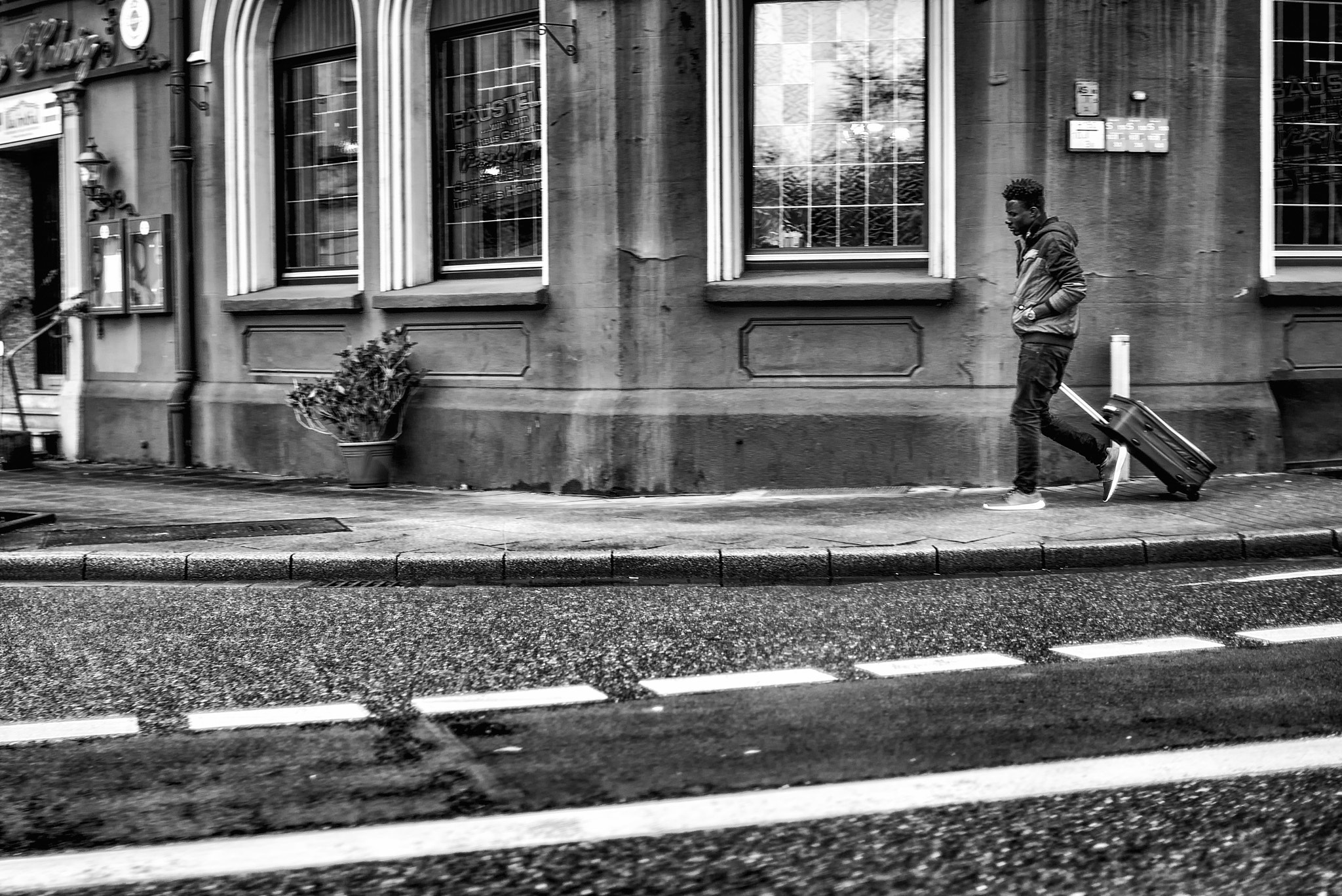 Nikon D600 + Nikon AF Nikkor 35mm F2D sample photo. Traveller abroad photography