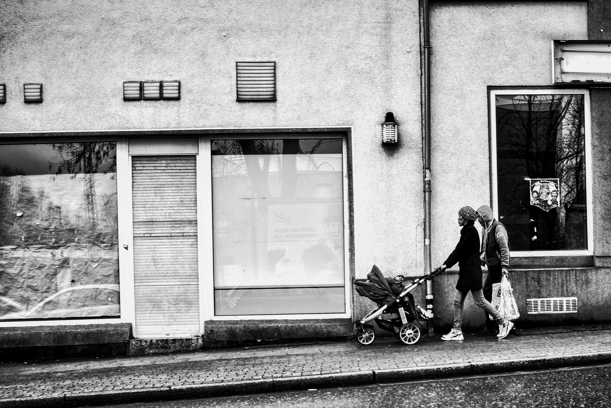 Nikon D600 + Nikon AF Nikkor 35mm F2D sample photo. Thin people photography