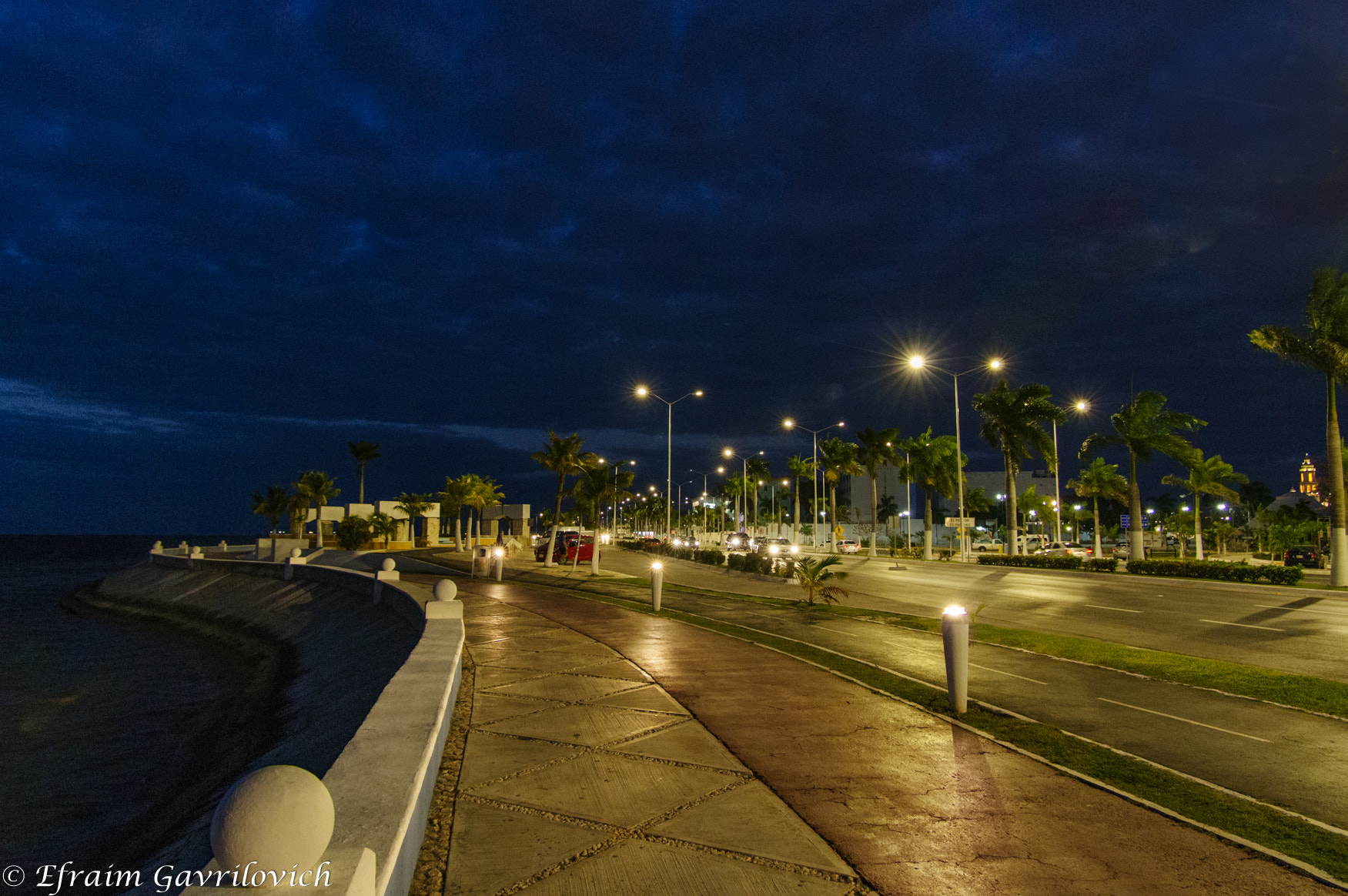 Pentax smc DA* 16-50mm F2.8 ED AL (IF) SDM sample photo. Boardwalk at night in campeche, mexico photography
