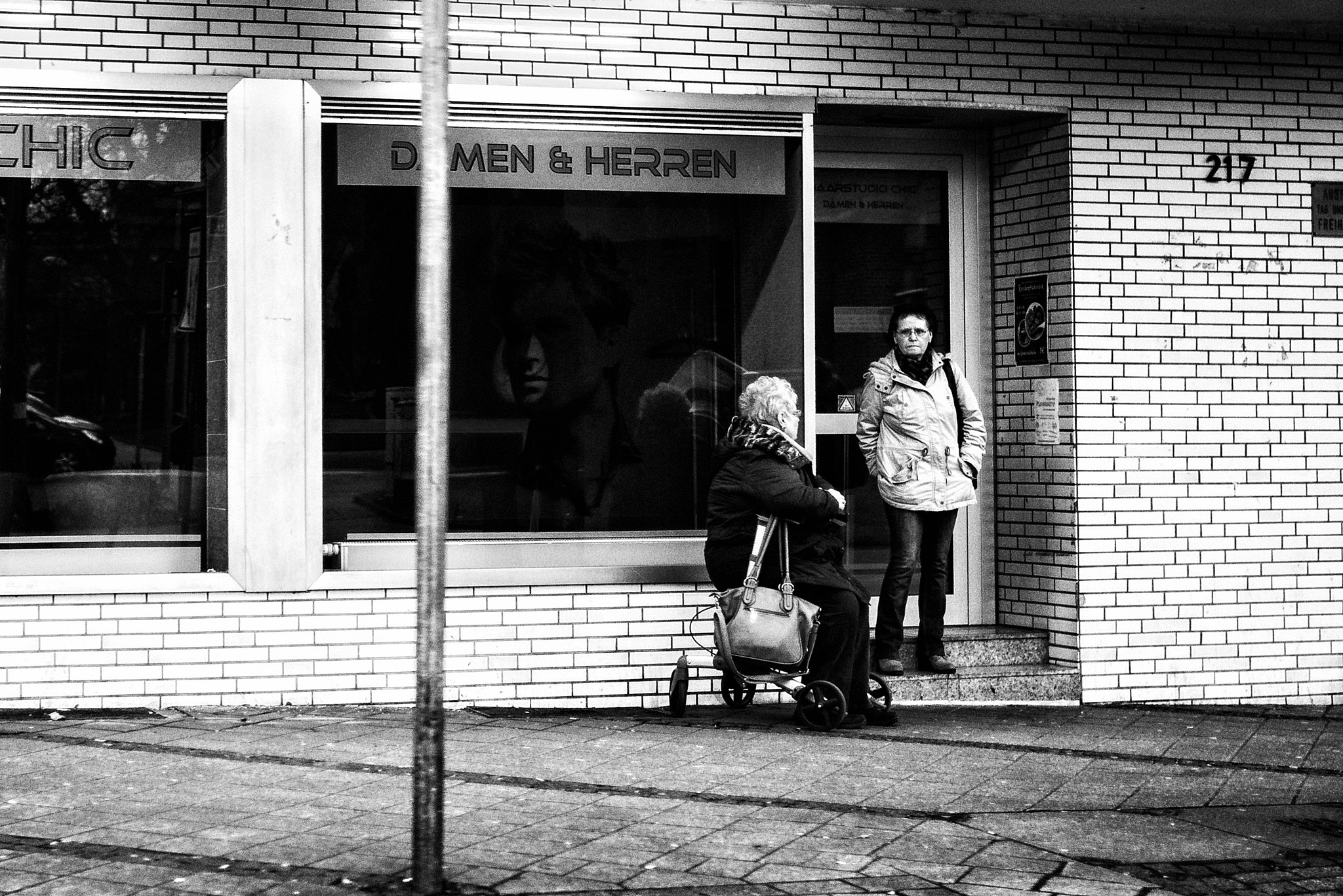 Nikon D600 + Nikon AF Nikkor 35mm F2D sample photo. Elderly ladies photography