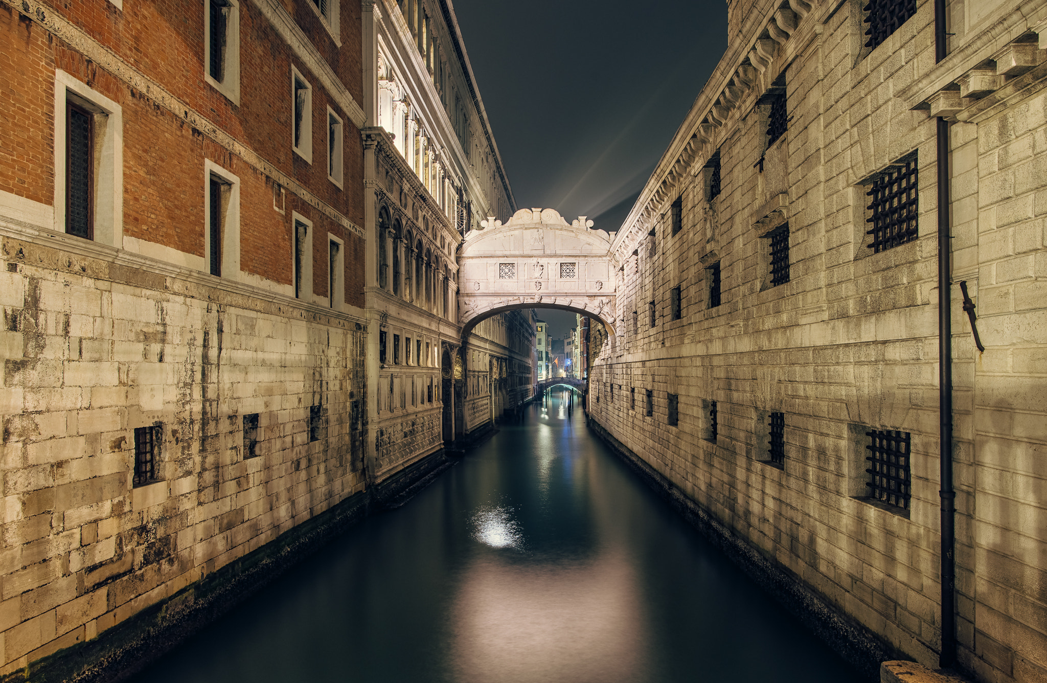 Nikon D610 + Nikon AF-S Nikkor 20mm F1.8G ED sample photo. Bridge of sighs photography