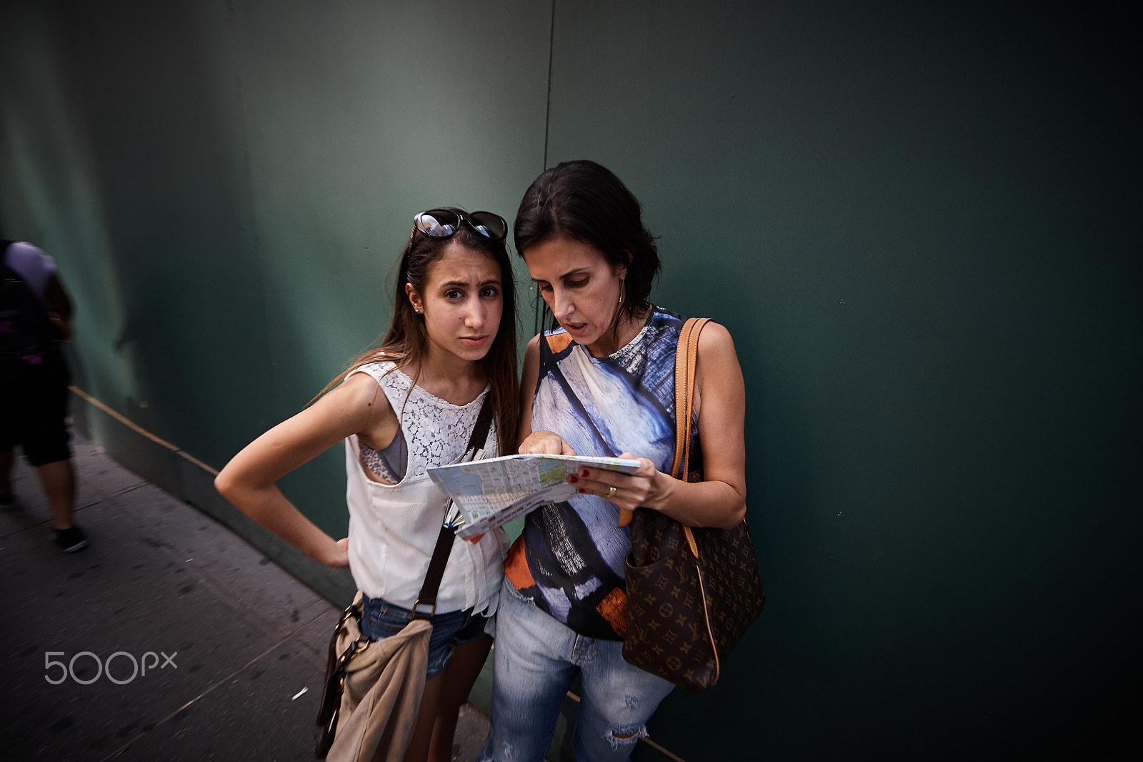 Canon EF-S 10-22mm F3.5-4.5 USM sample photo. Consulting map photography