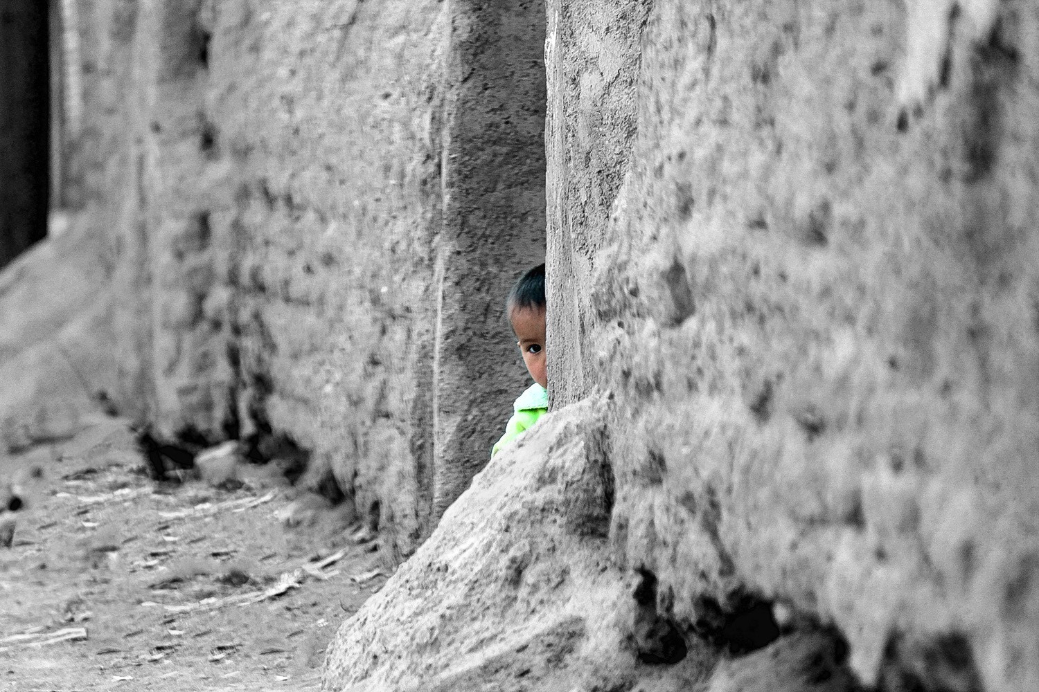 Canon EOS 600D (Rebel EOS T3i / EOS Kiss X5) sample photo. Shy child photography