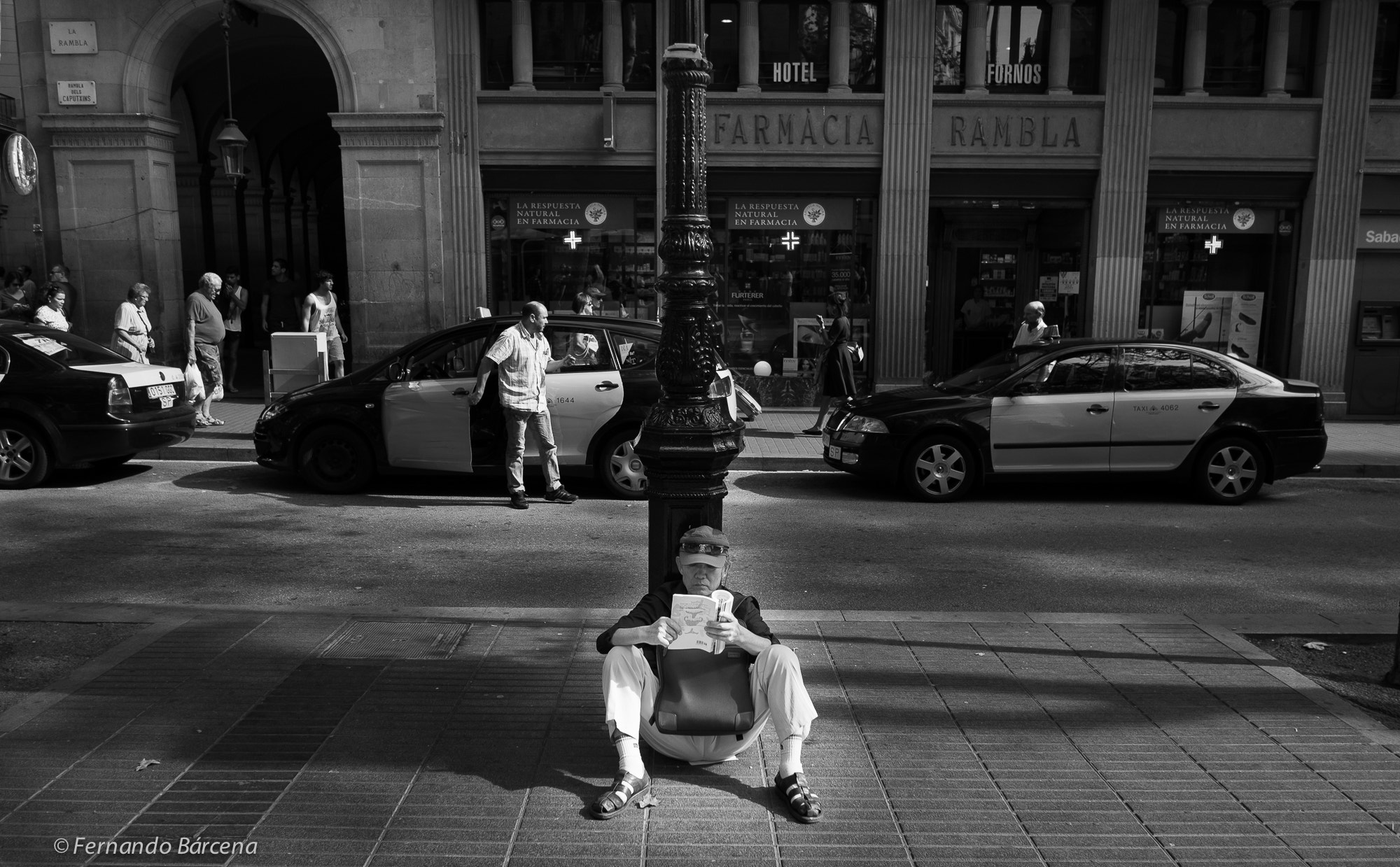 Fujifilm X-Pro1 + Fujifilm XF 18mm F2 R sample photo. Reader. barcelona. 2014. photography