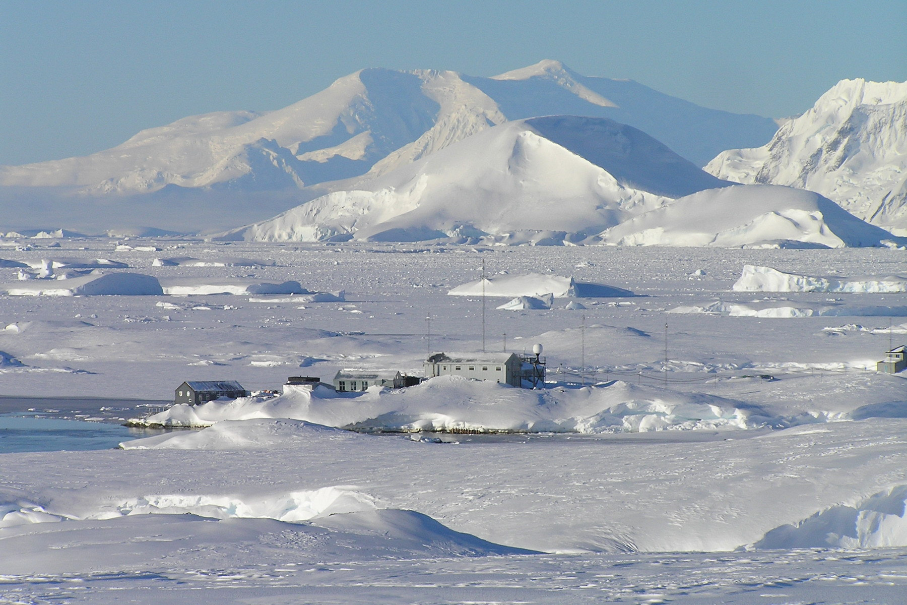 Olympus C765UZ sample photo. Faraday base, argentine islands, antarctic peninsula photography