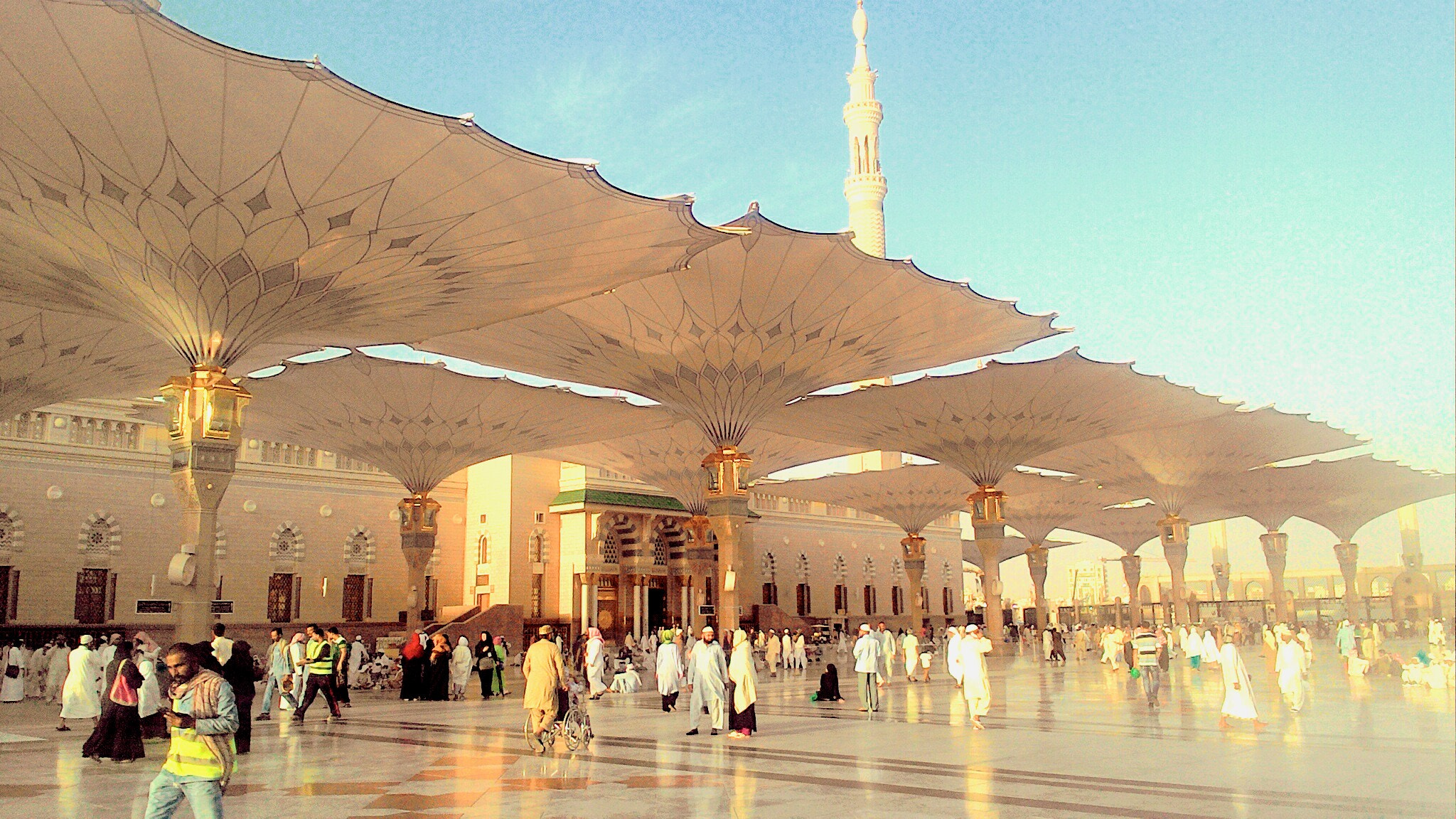ASUS ZenFone 4 (A400CG) sample photo. Evening at nabawi mosque photography