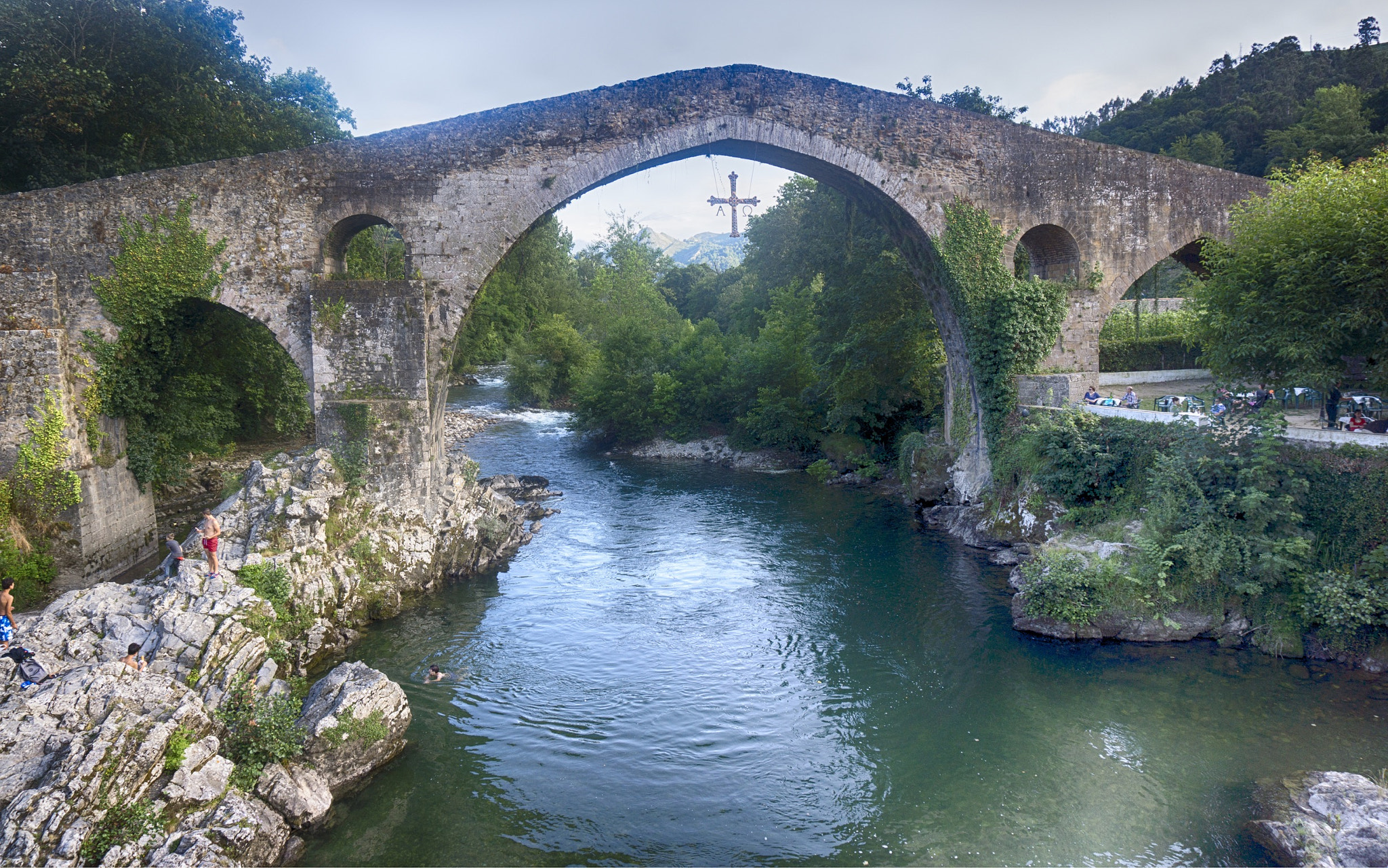 Sony Alpha NEX-7 + Sony E 16-50mm F3.5-5.6 PZ OSS sample photo. Cangas de onil photography